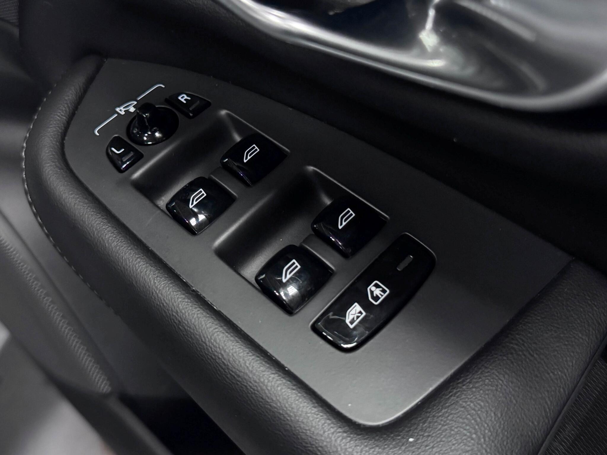 Volvo XC90 view 18