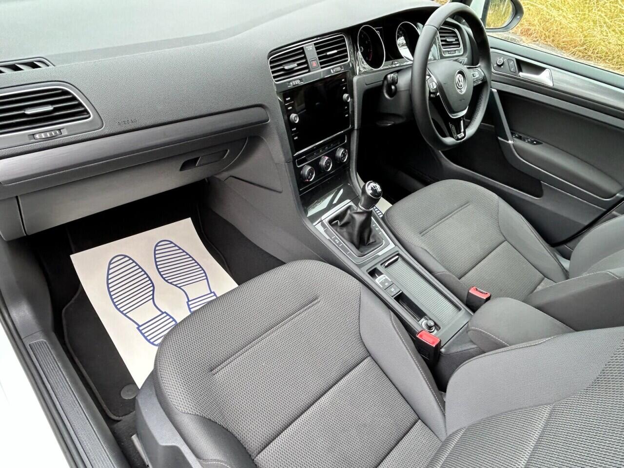 Volkswagen Golf view 21