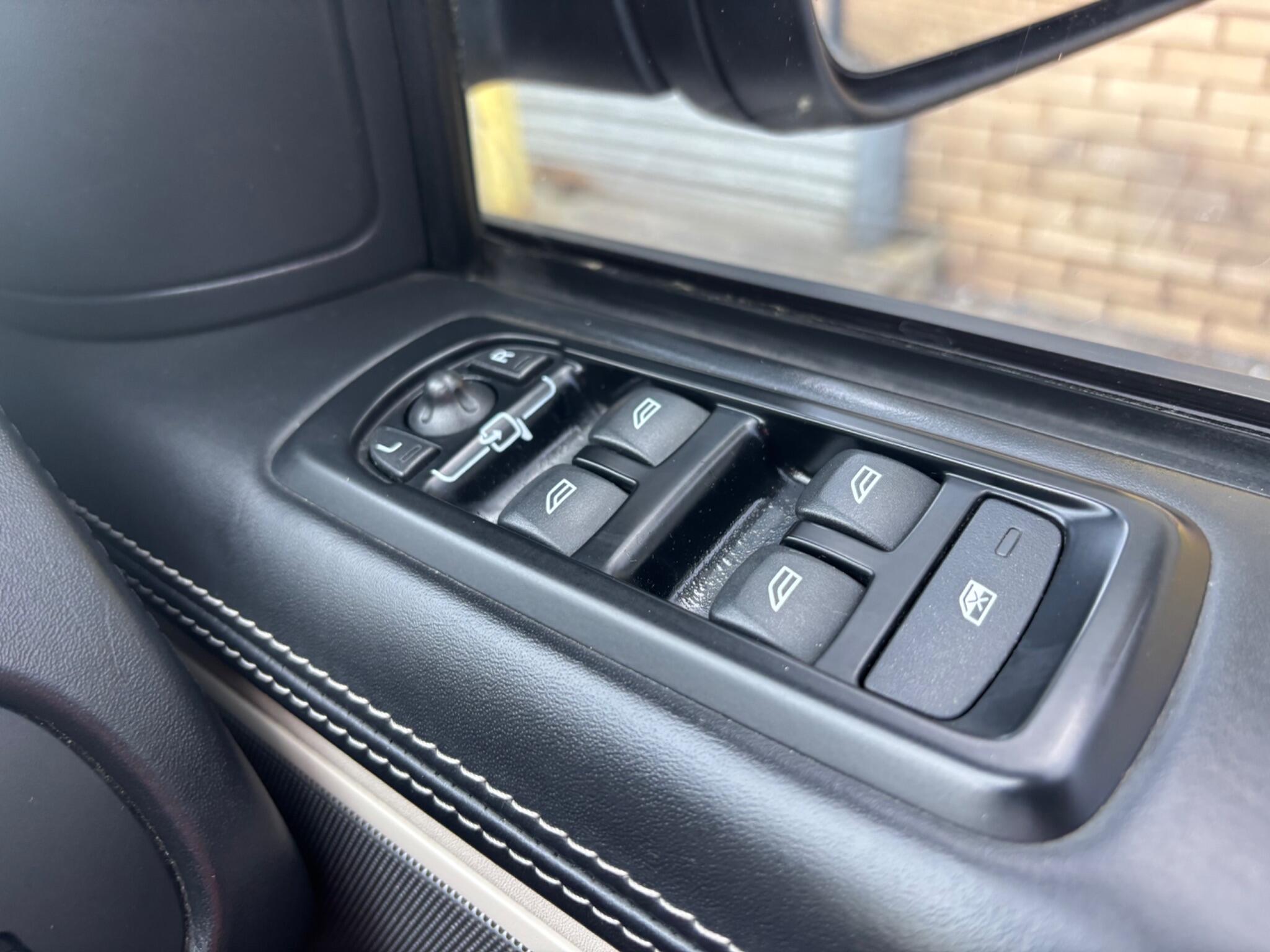 Land Rover Range Rover Sport view 40