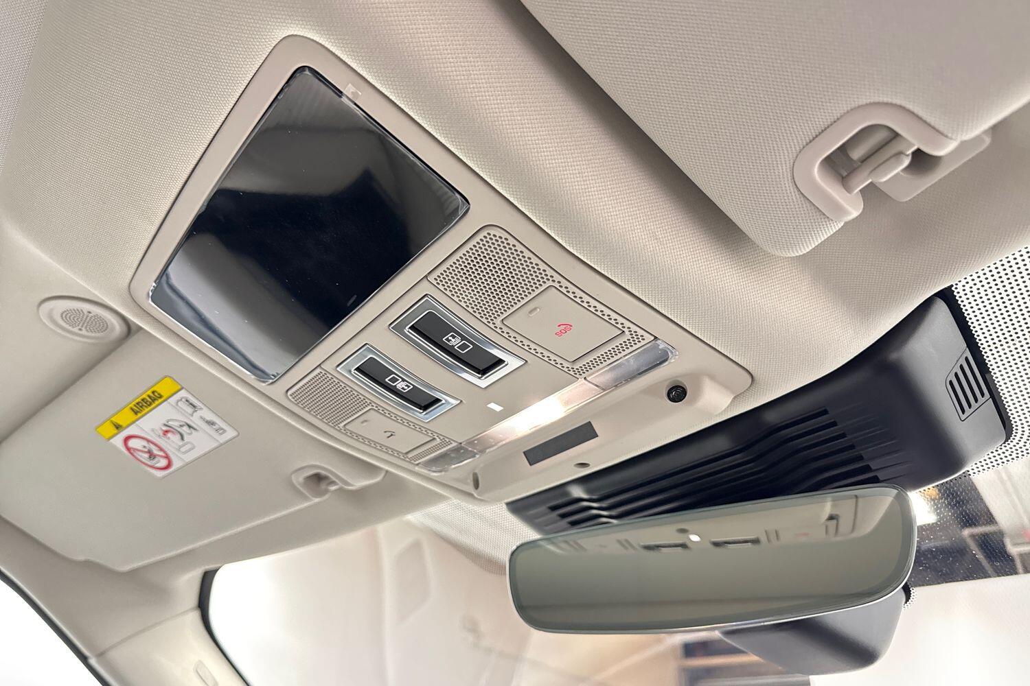 Land Rover Discovery view 14