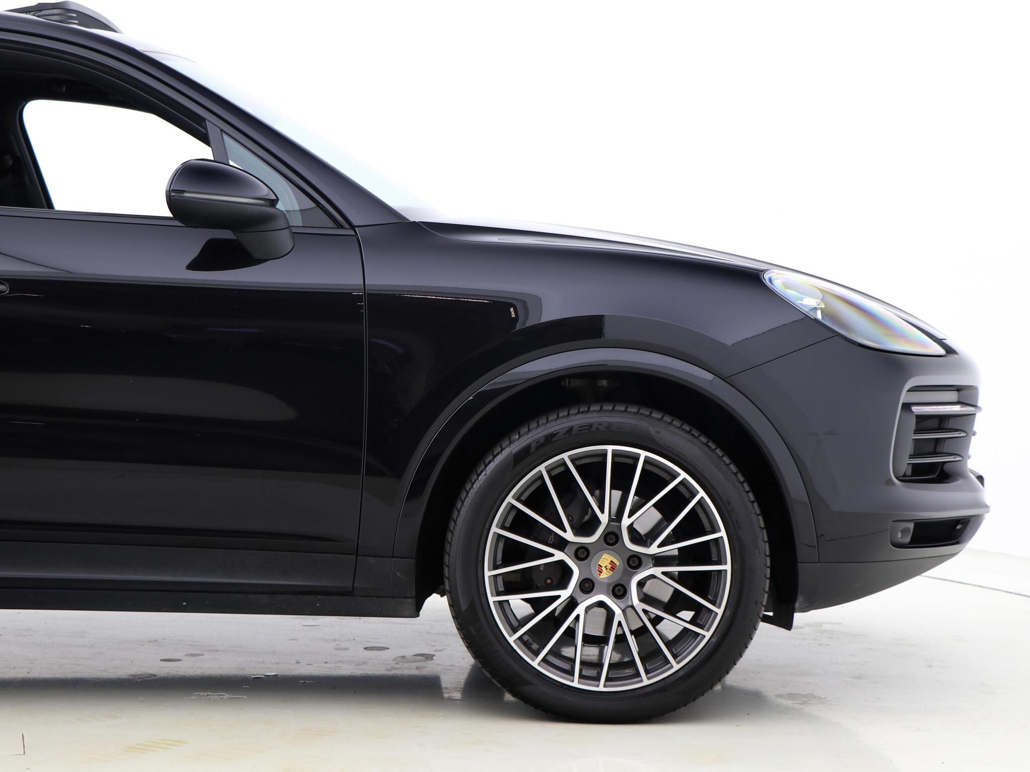 Porsche Cayenne view 15