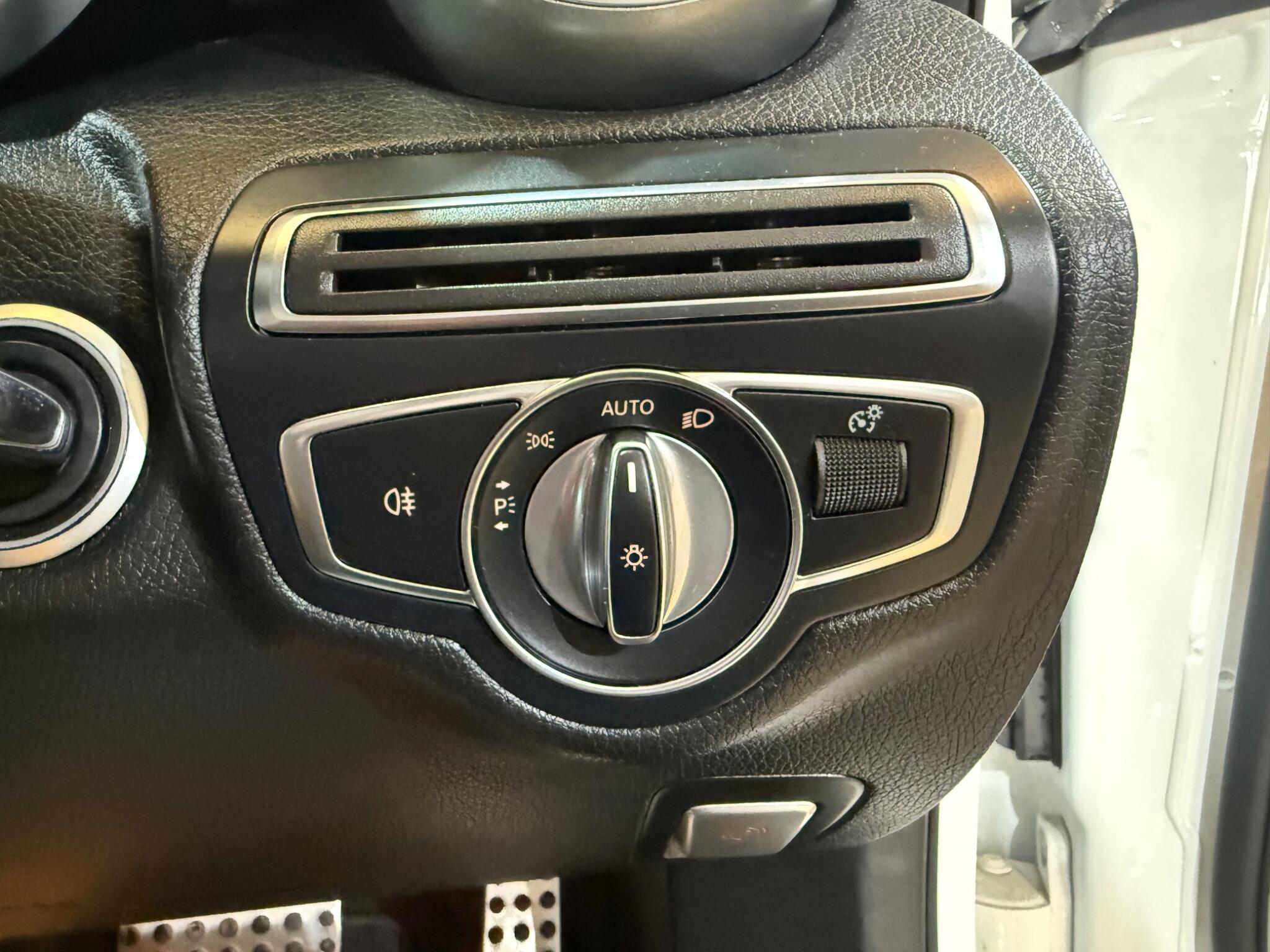 Mercedes-Benz C-Class view 31