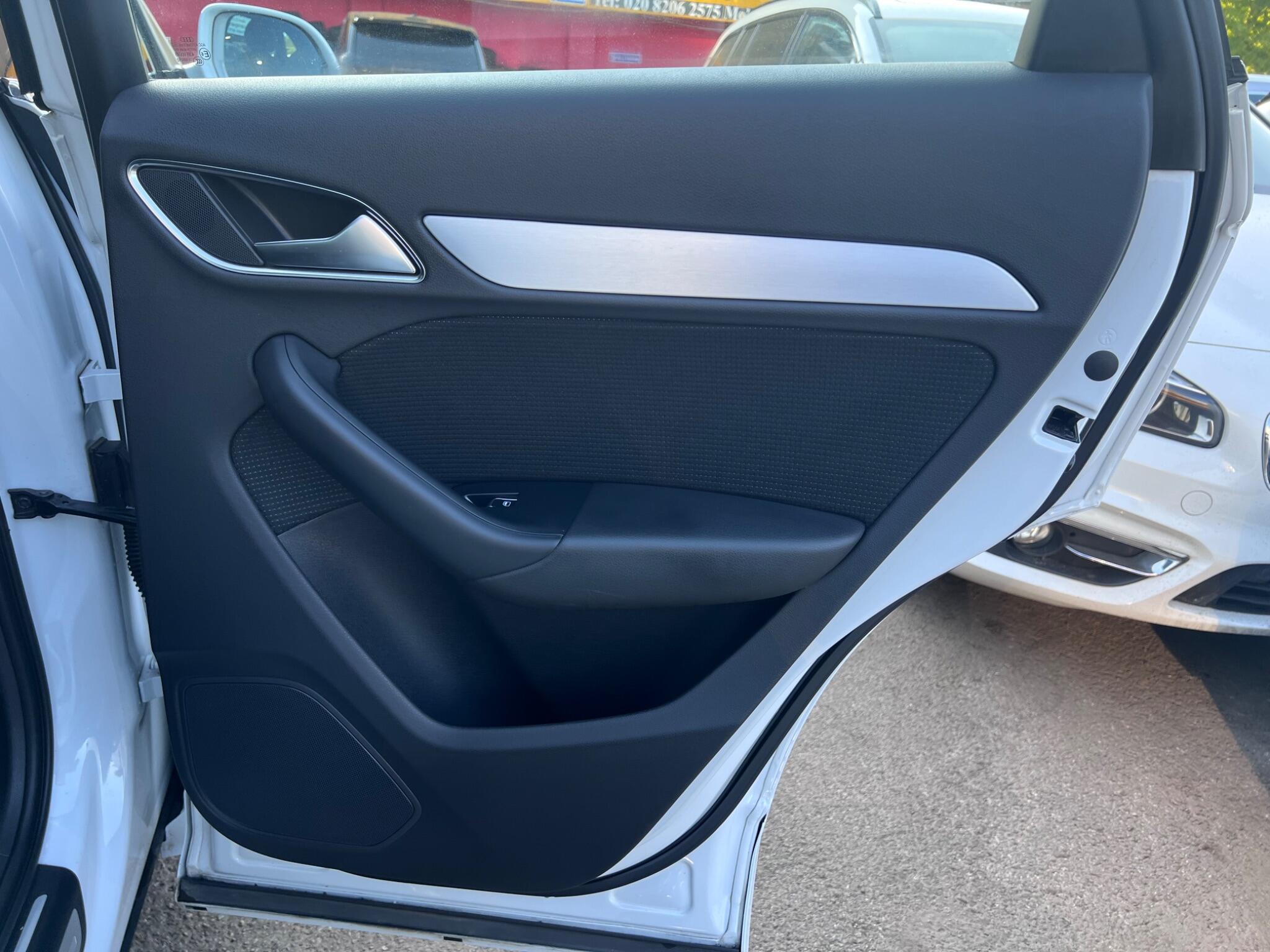 Audi Q3 view 34
