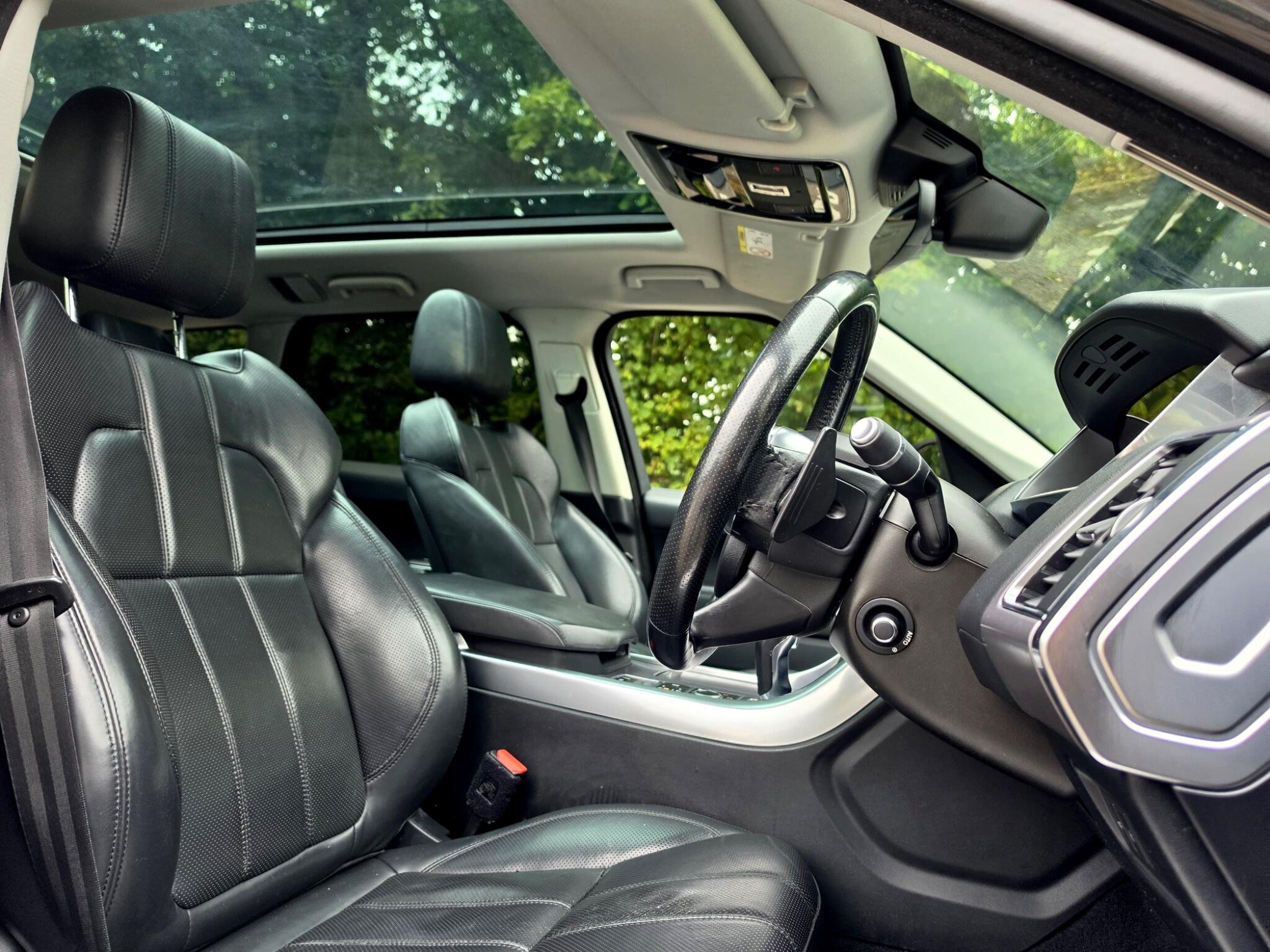 Land Rover Range Rover Sport view 2