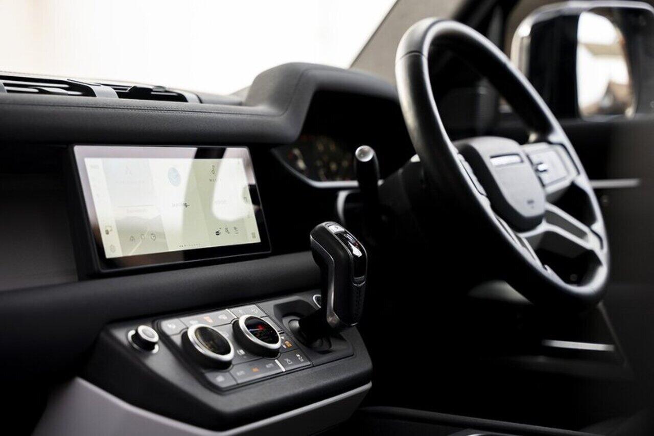 Land Rover Defender view 10