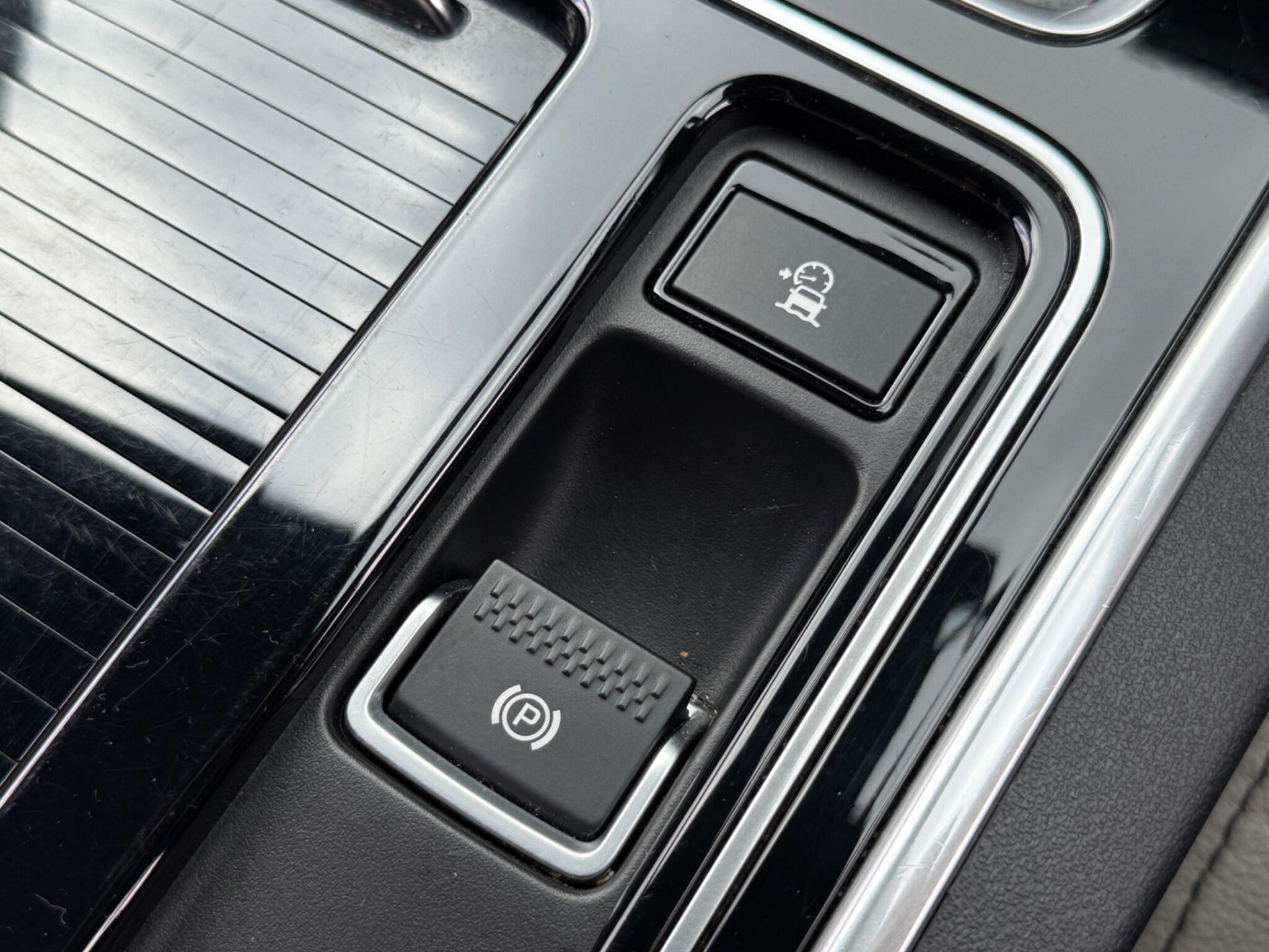 Jaguar XF - Image 55
