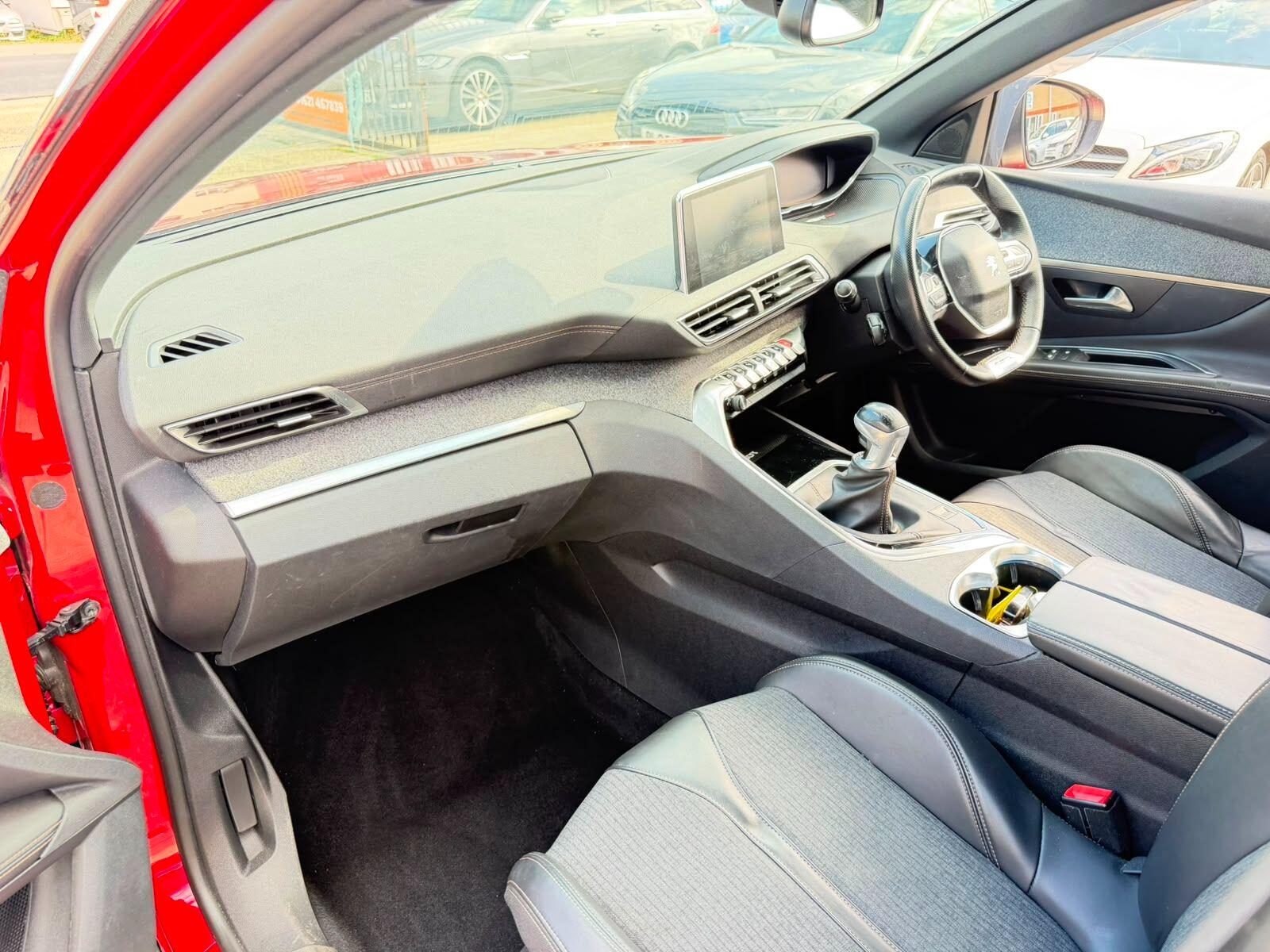 Peugeot 3008 view 9