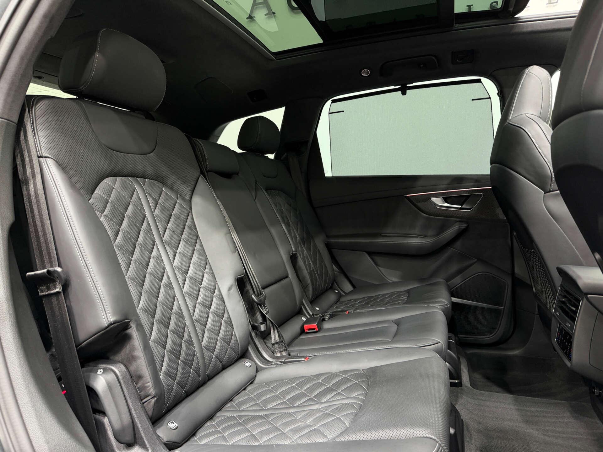 Audi SQ7 view 13