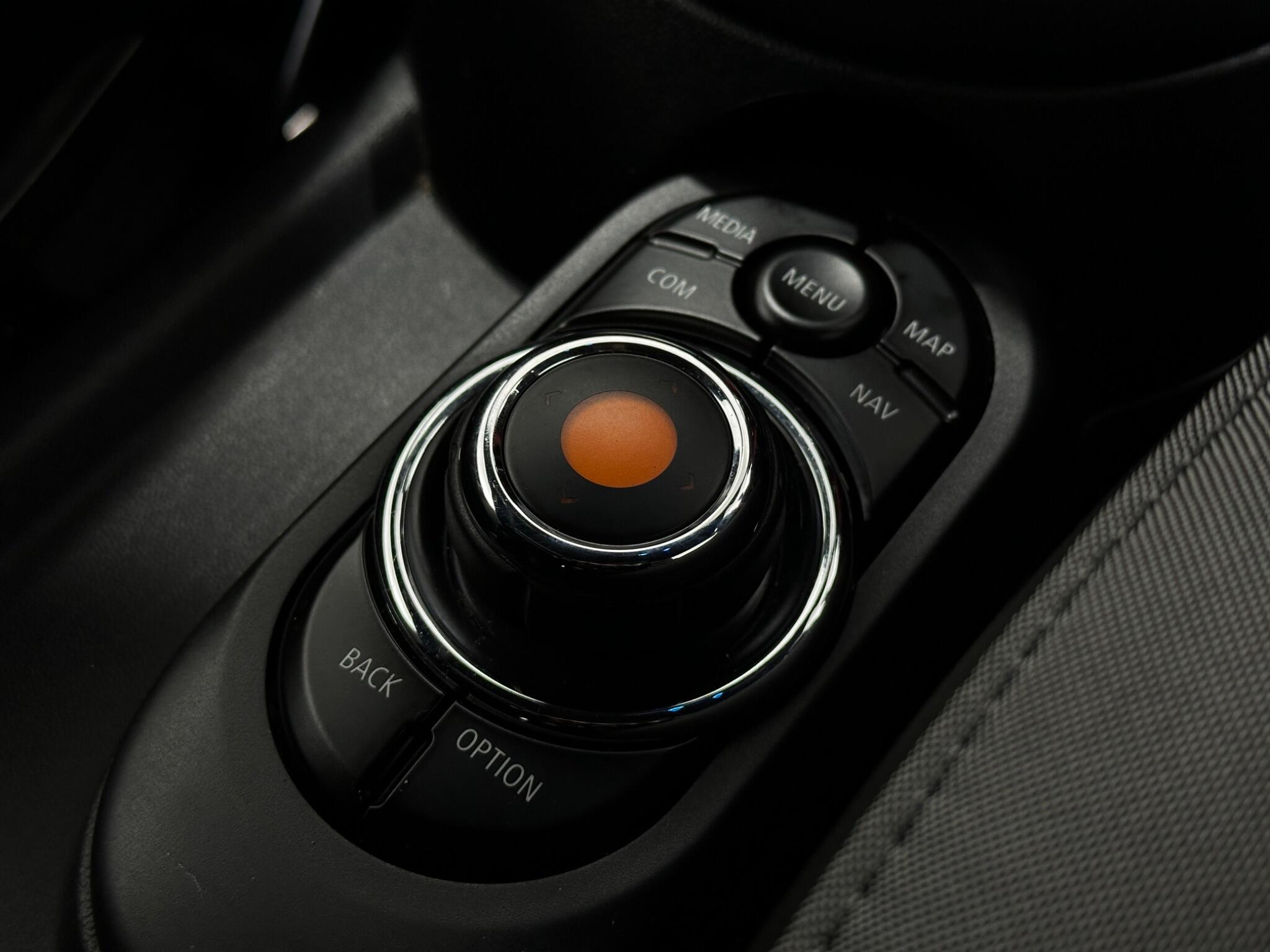 Mini Hatch view 21