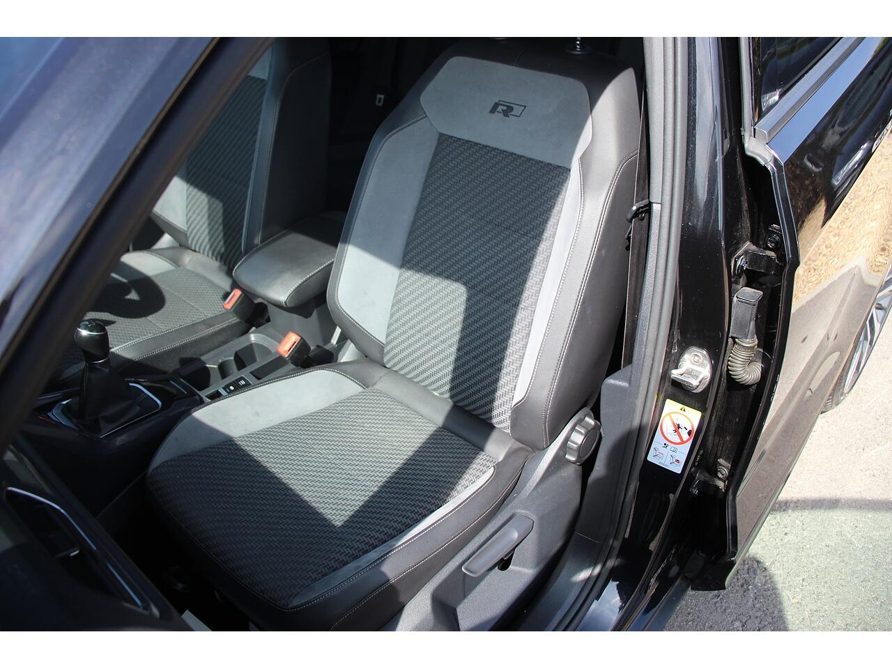 Volkswagen T-Roc view 15