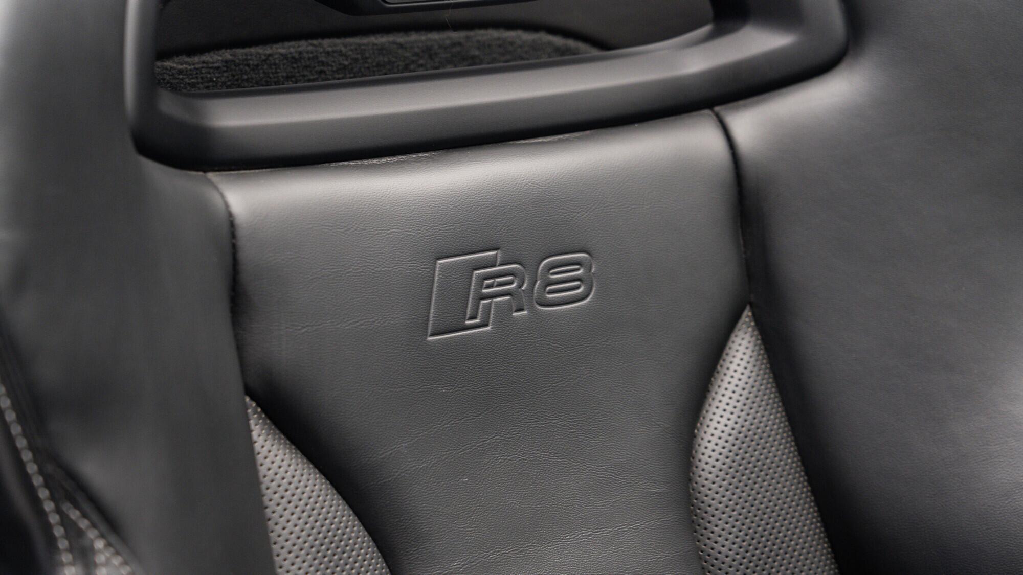 Audi R8 view 13