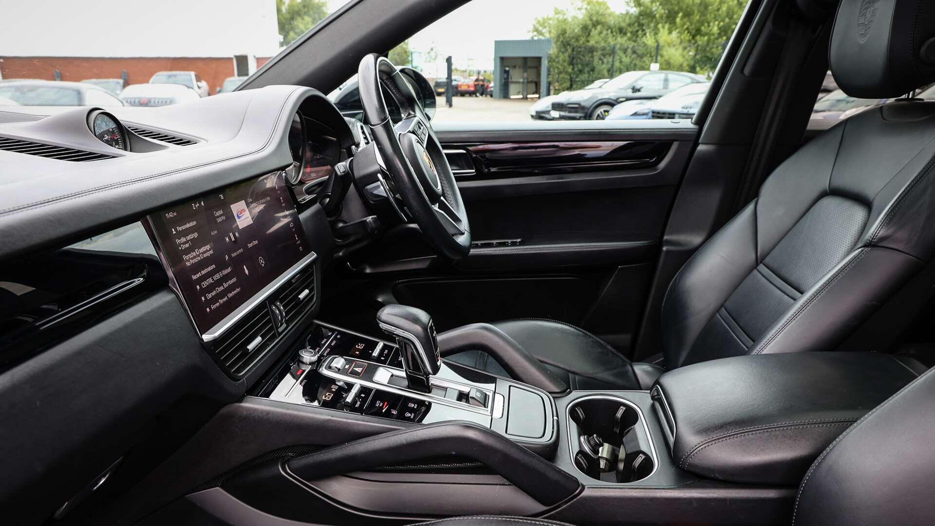 Porsche Cayenne view 11