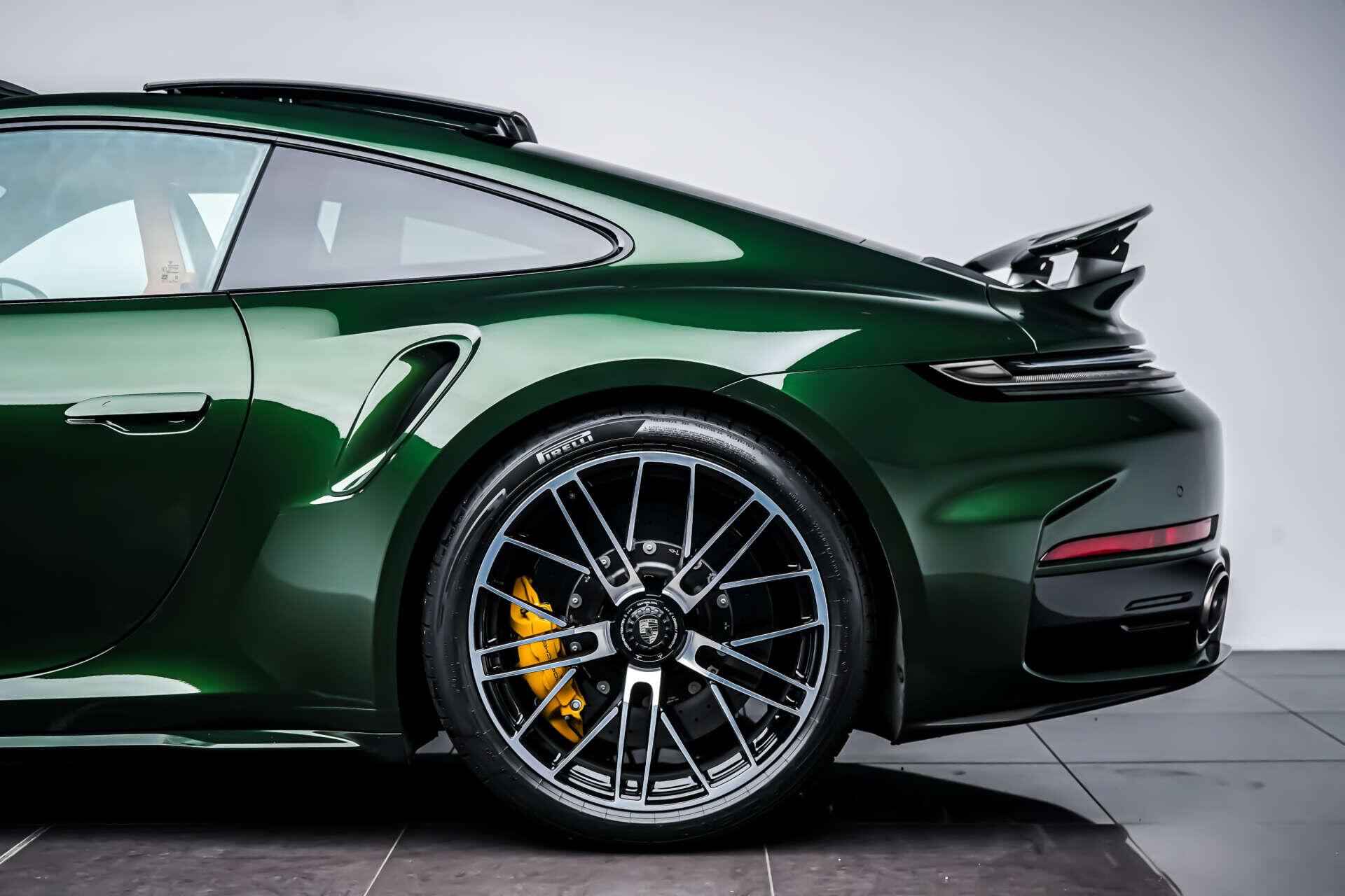 Porsche 911 view 19