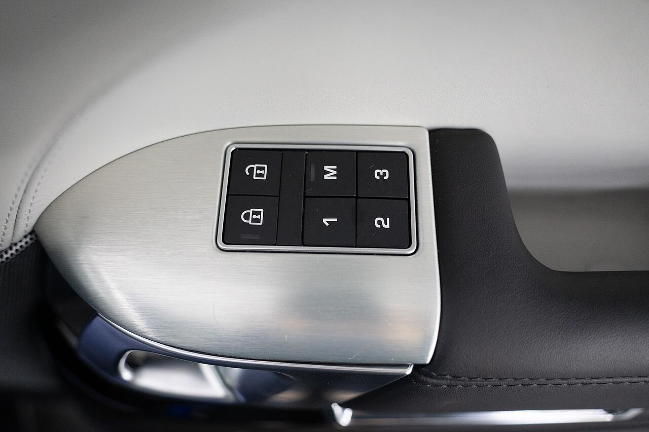 Land Rover Range Rover Sport view 17