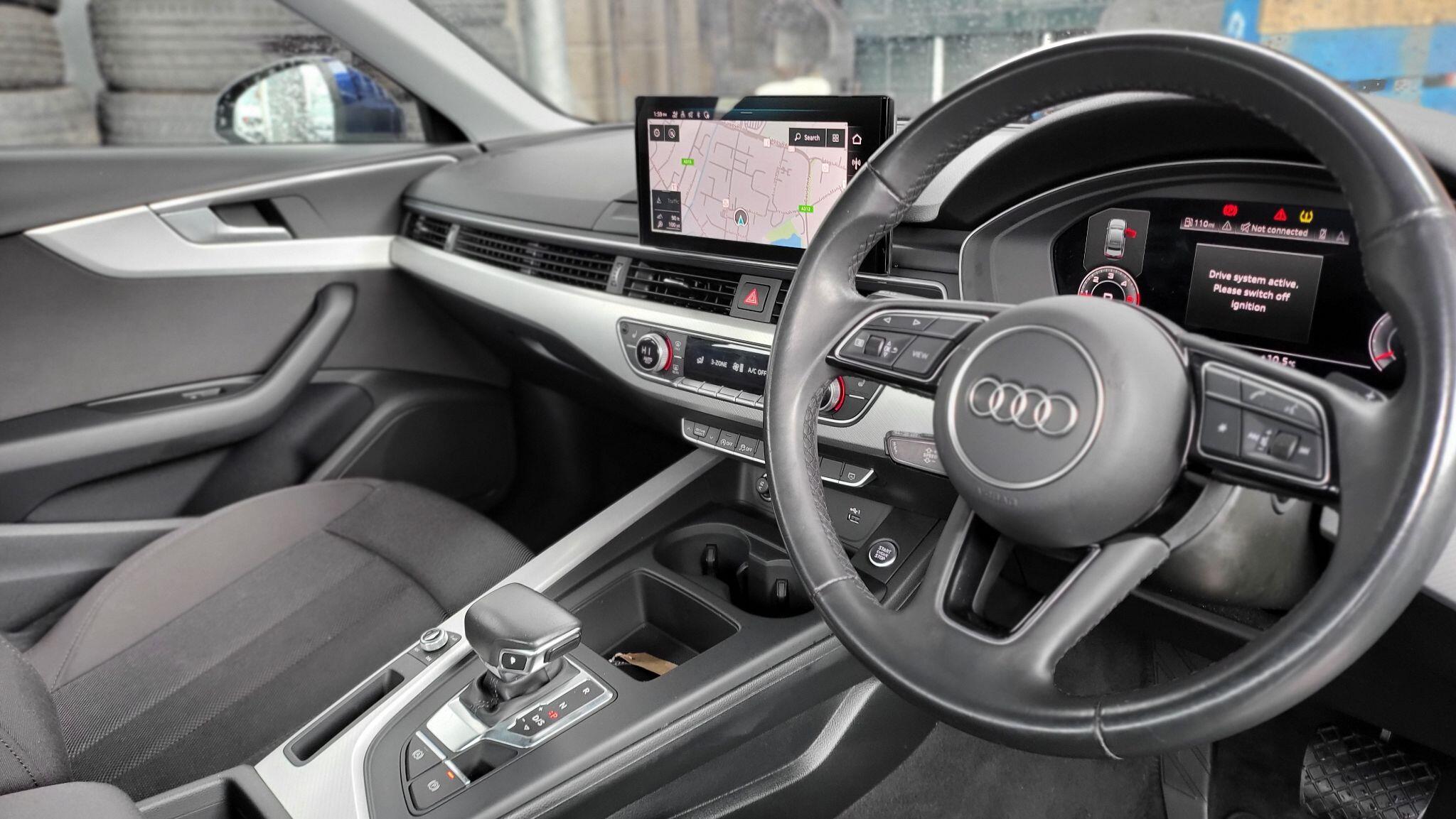Audi A4 view 14