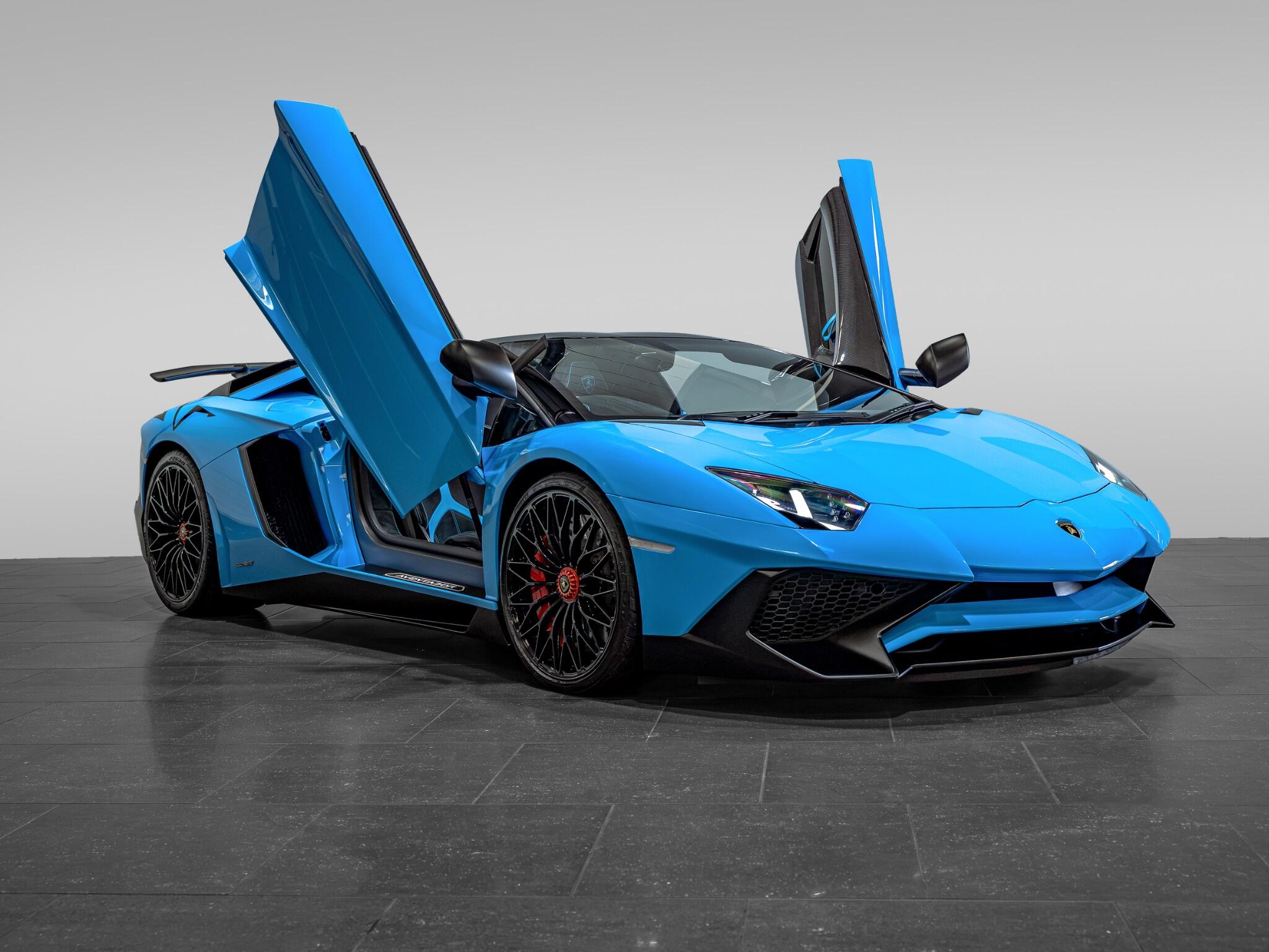 Lamborghini Aventador view 12