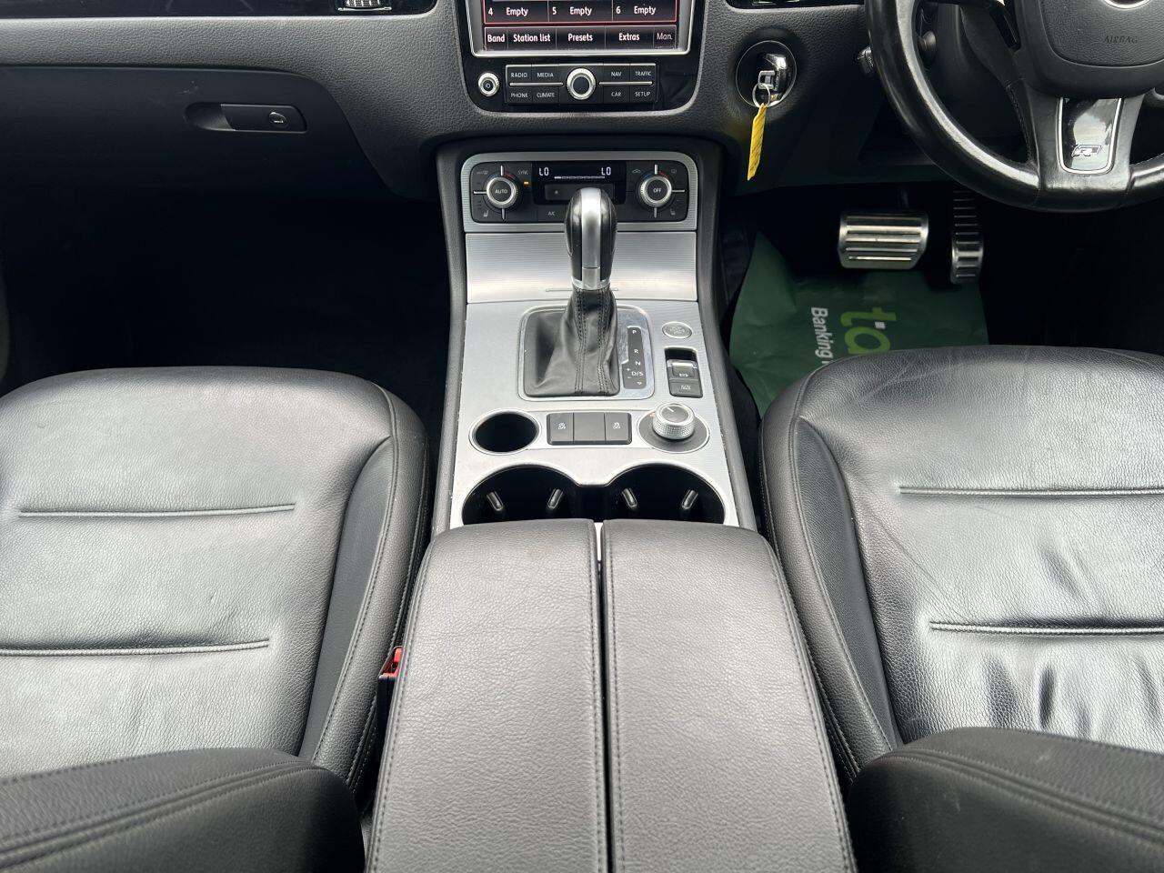 Volkswagen Touareg view 29