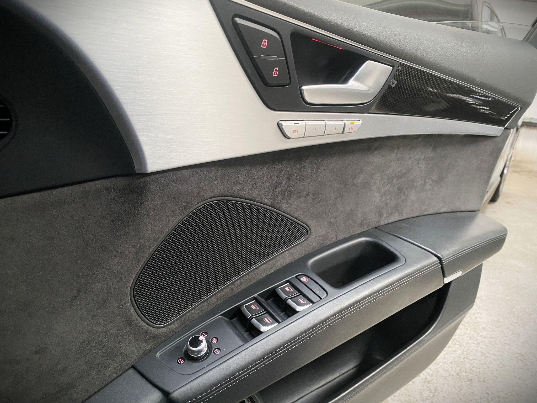 Audi S8 view 12