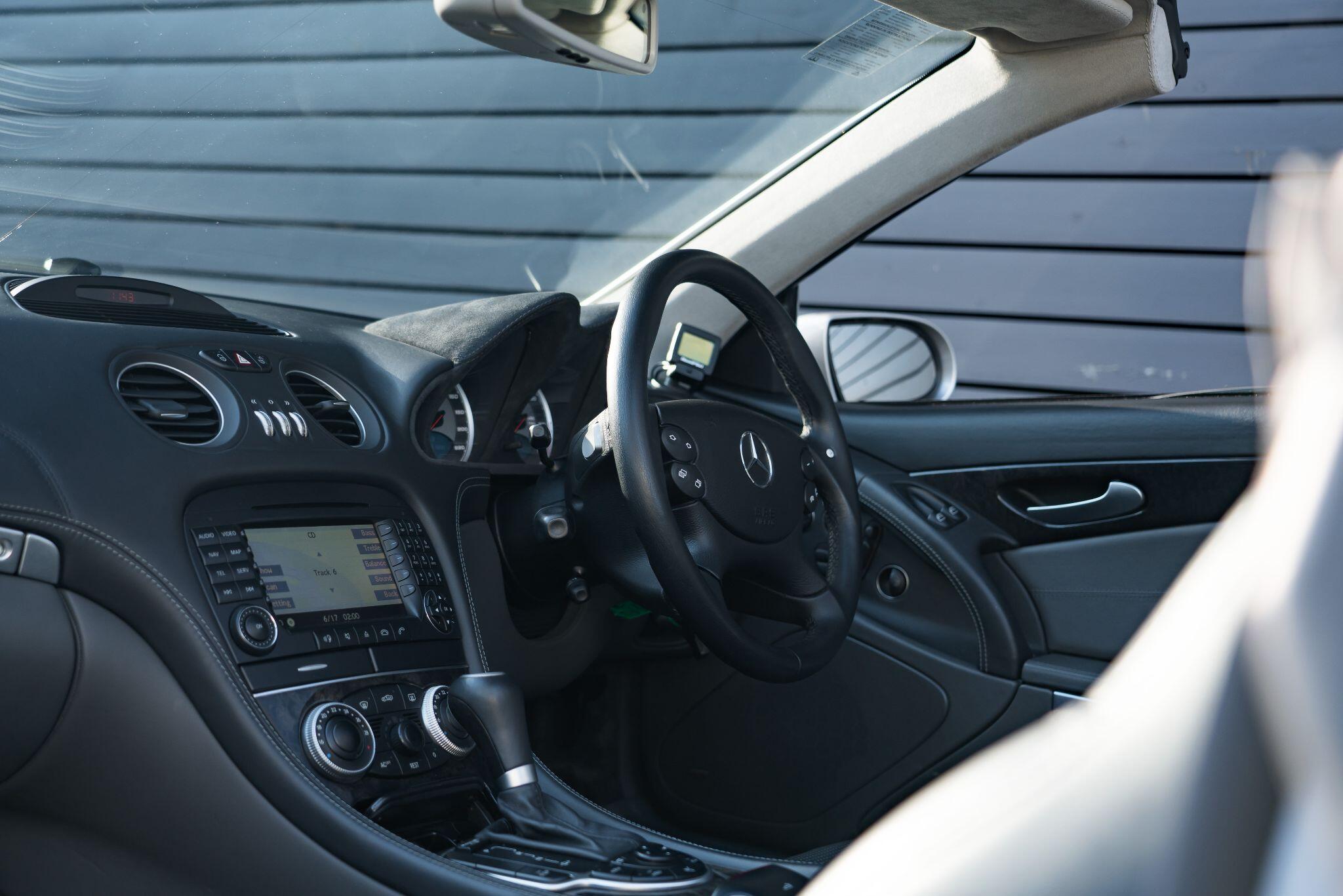 Mercedes-Benz SL view 13