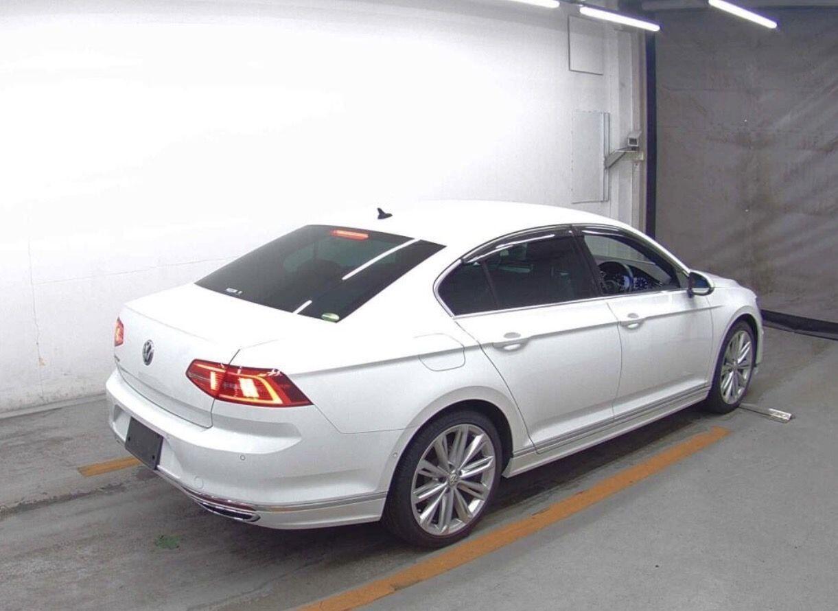 Volkswagen Passat view 4