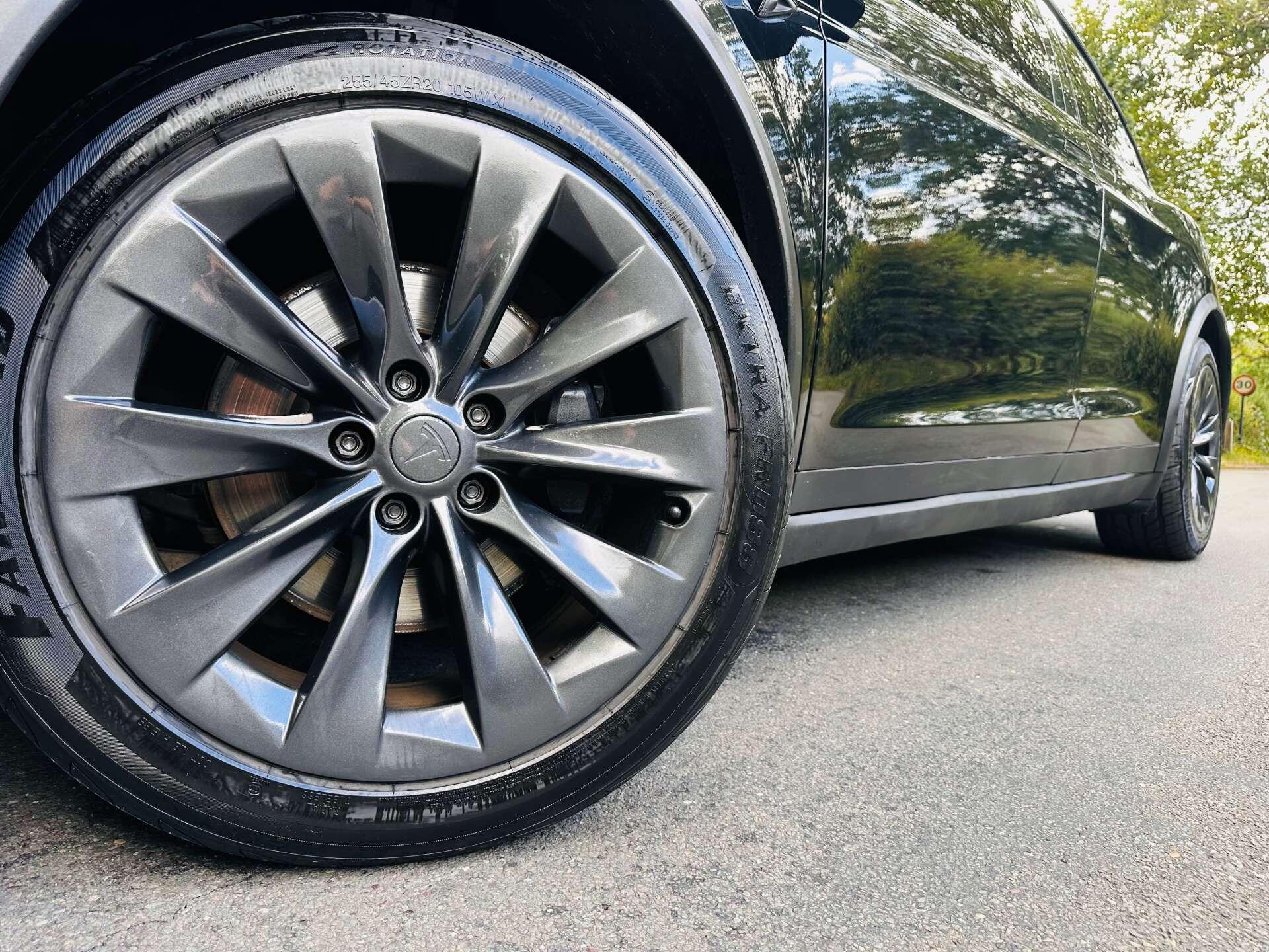 Tesla Model X view 32