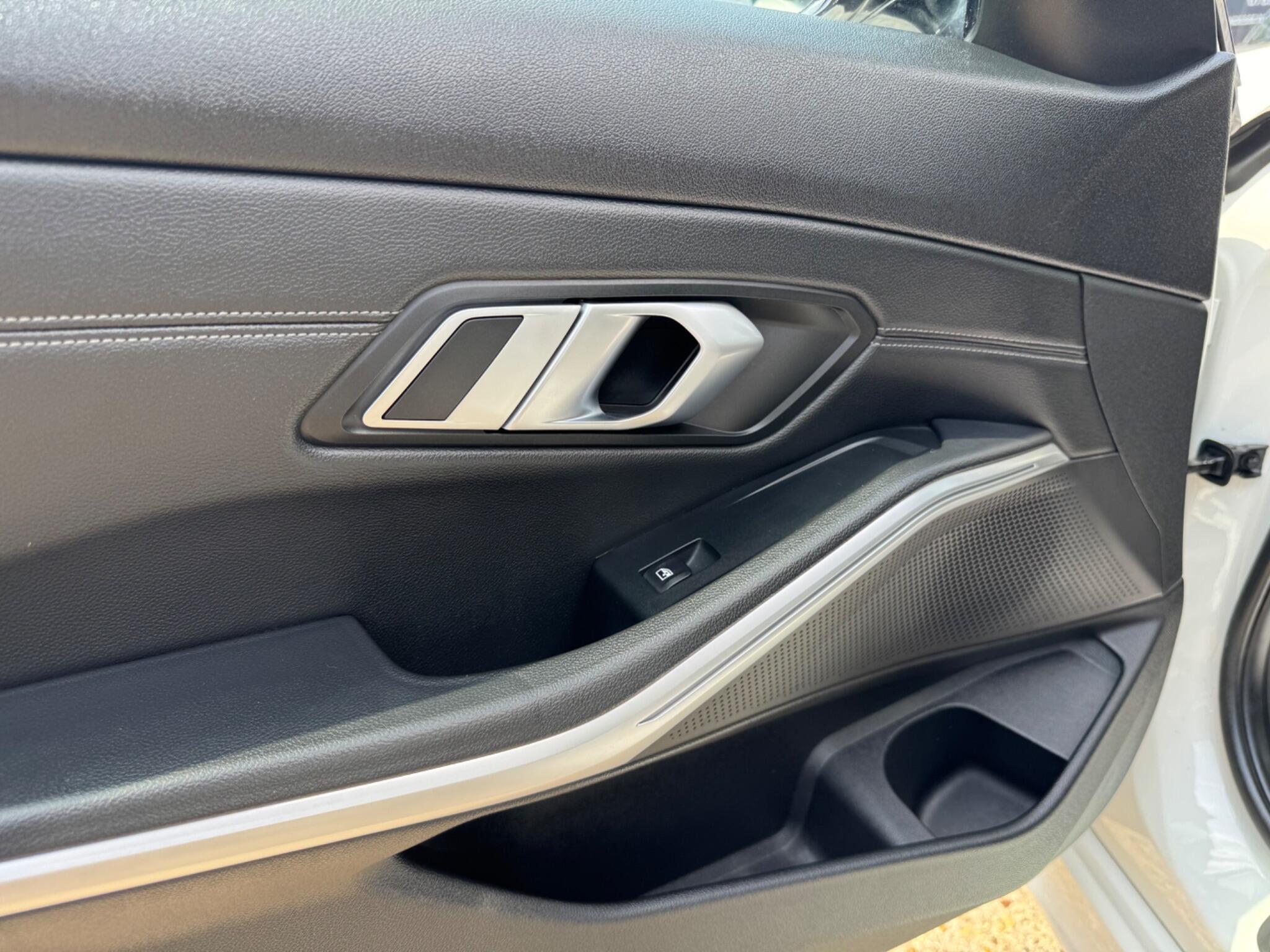 BMW 3 Series view 36