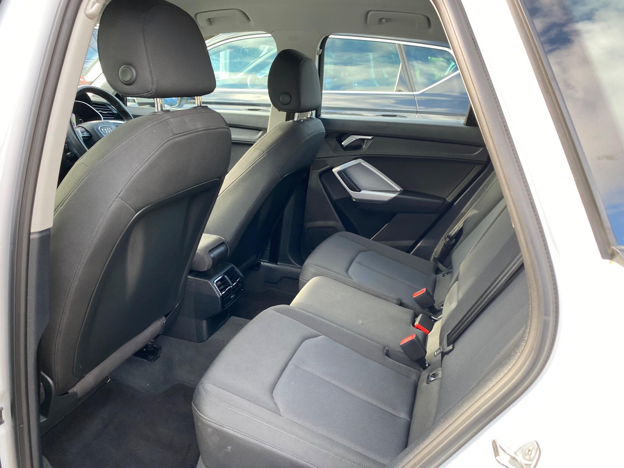 Audi Q3 view 37