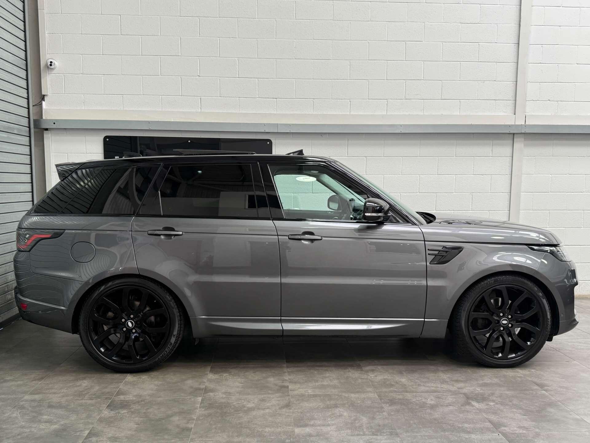 Land Rover Range Rover Sport view 4