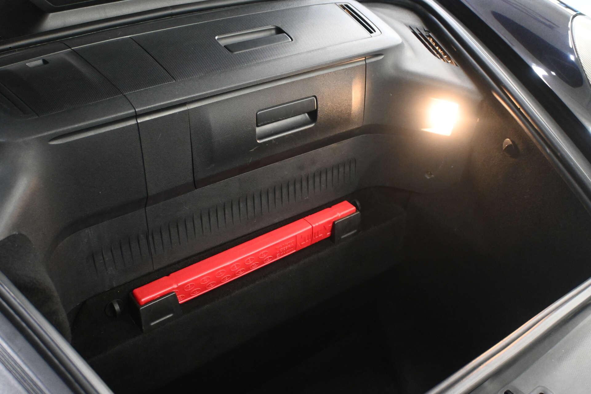 Porsche 911 view 49