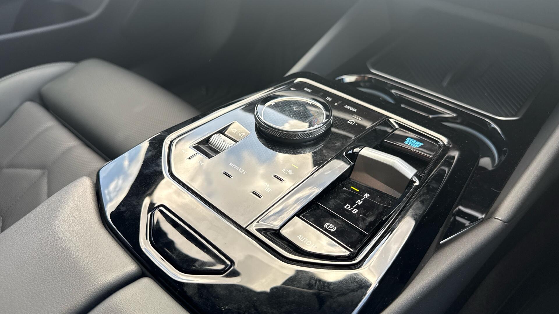 BMW i5 view 19