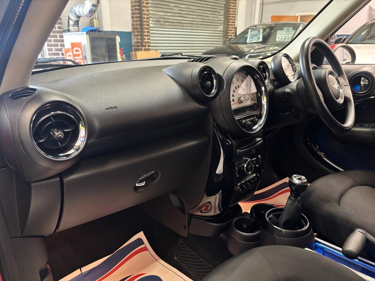 MINI Countryman view 27