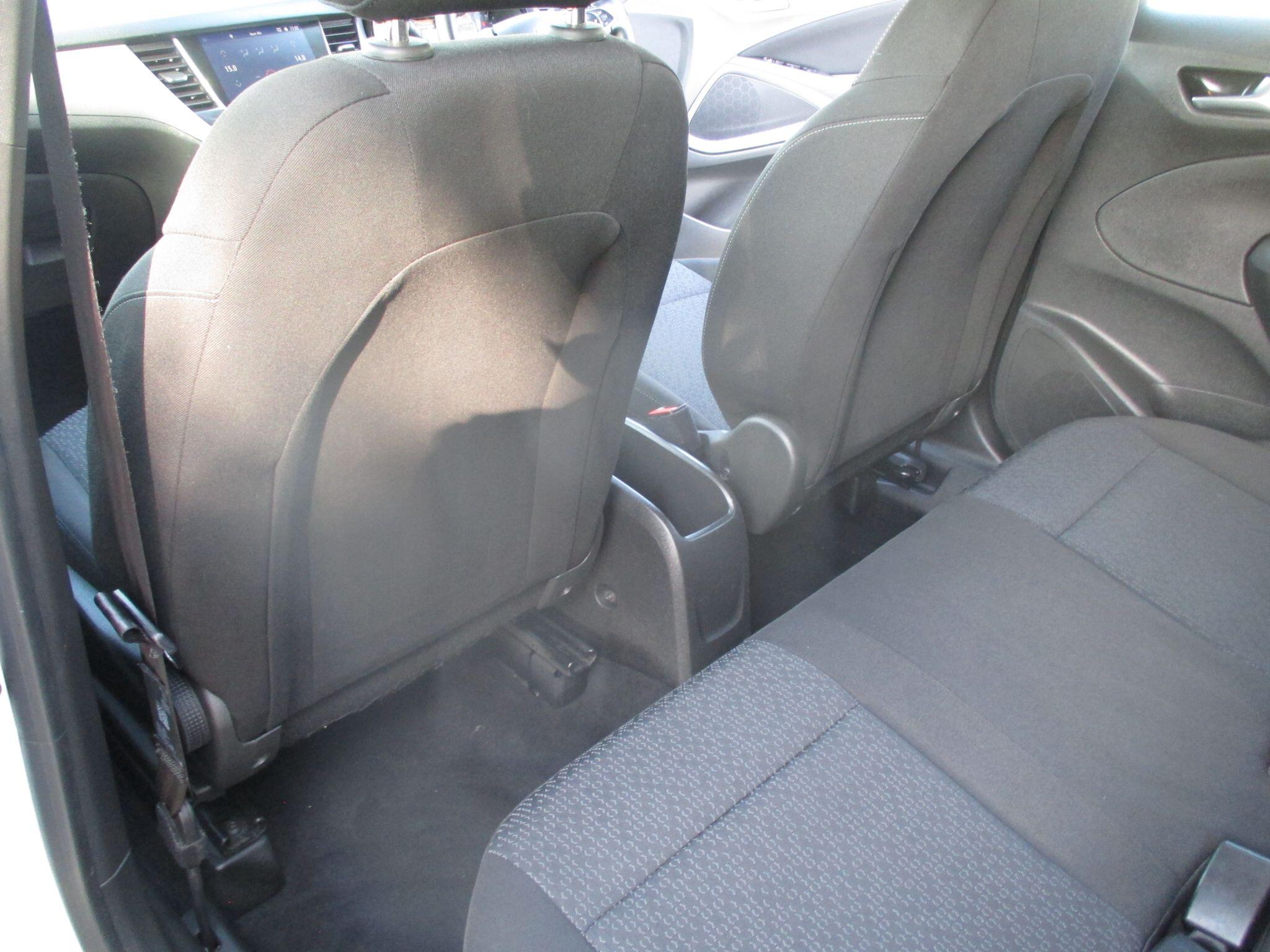 Vauxhall Crossland X view 30