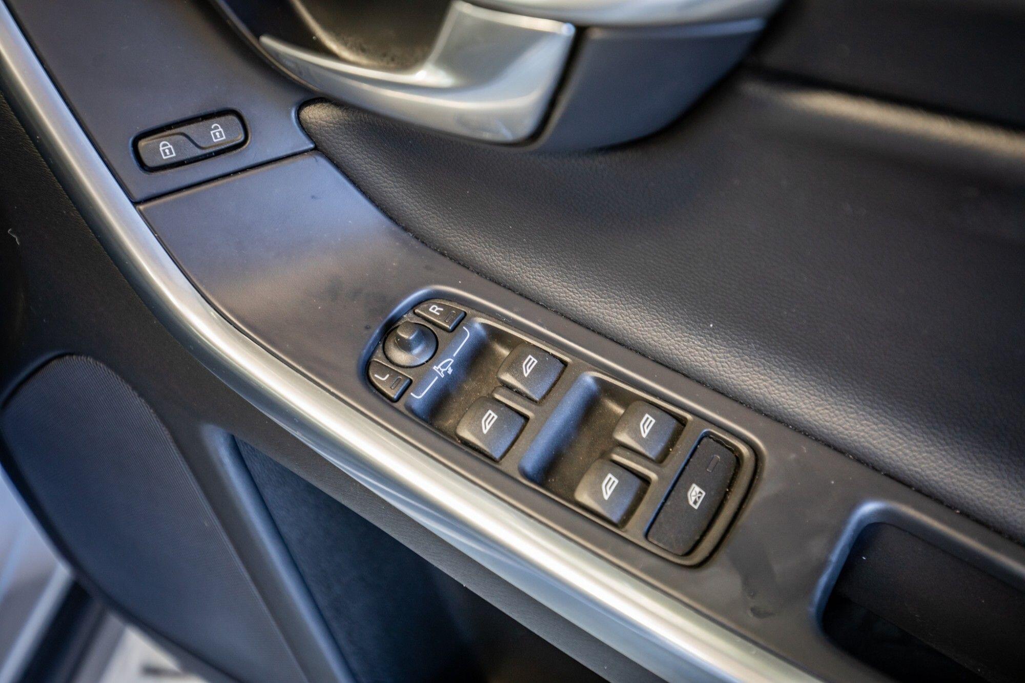 Volvo XC60 view 16