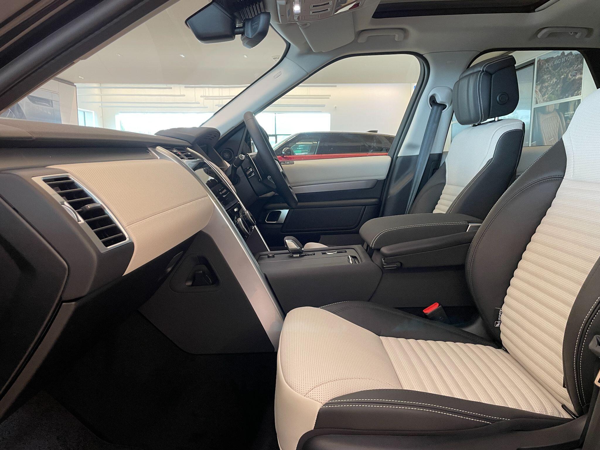 Land Rover Discovery view 33