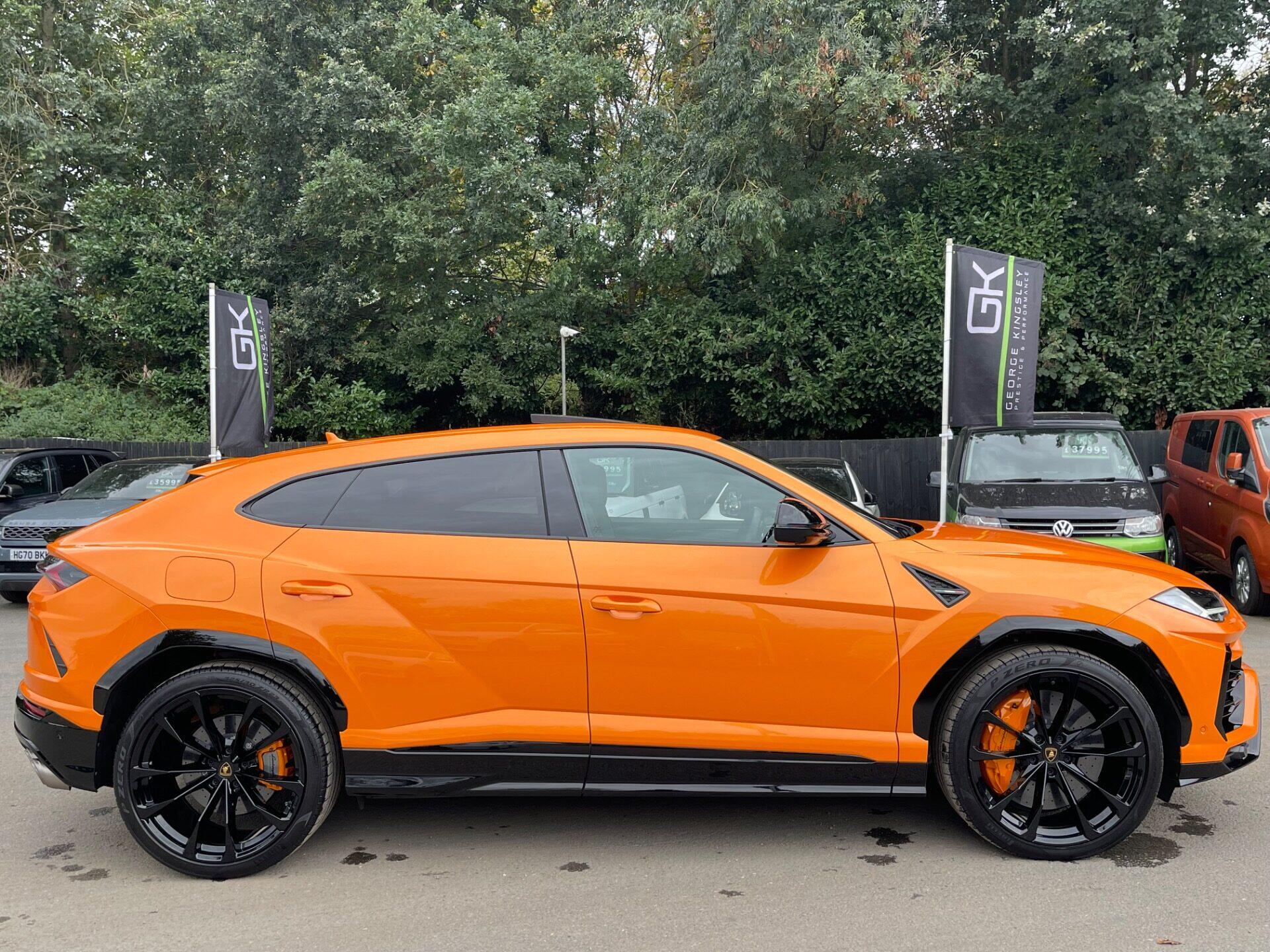Lamborghini Urus view 5