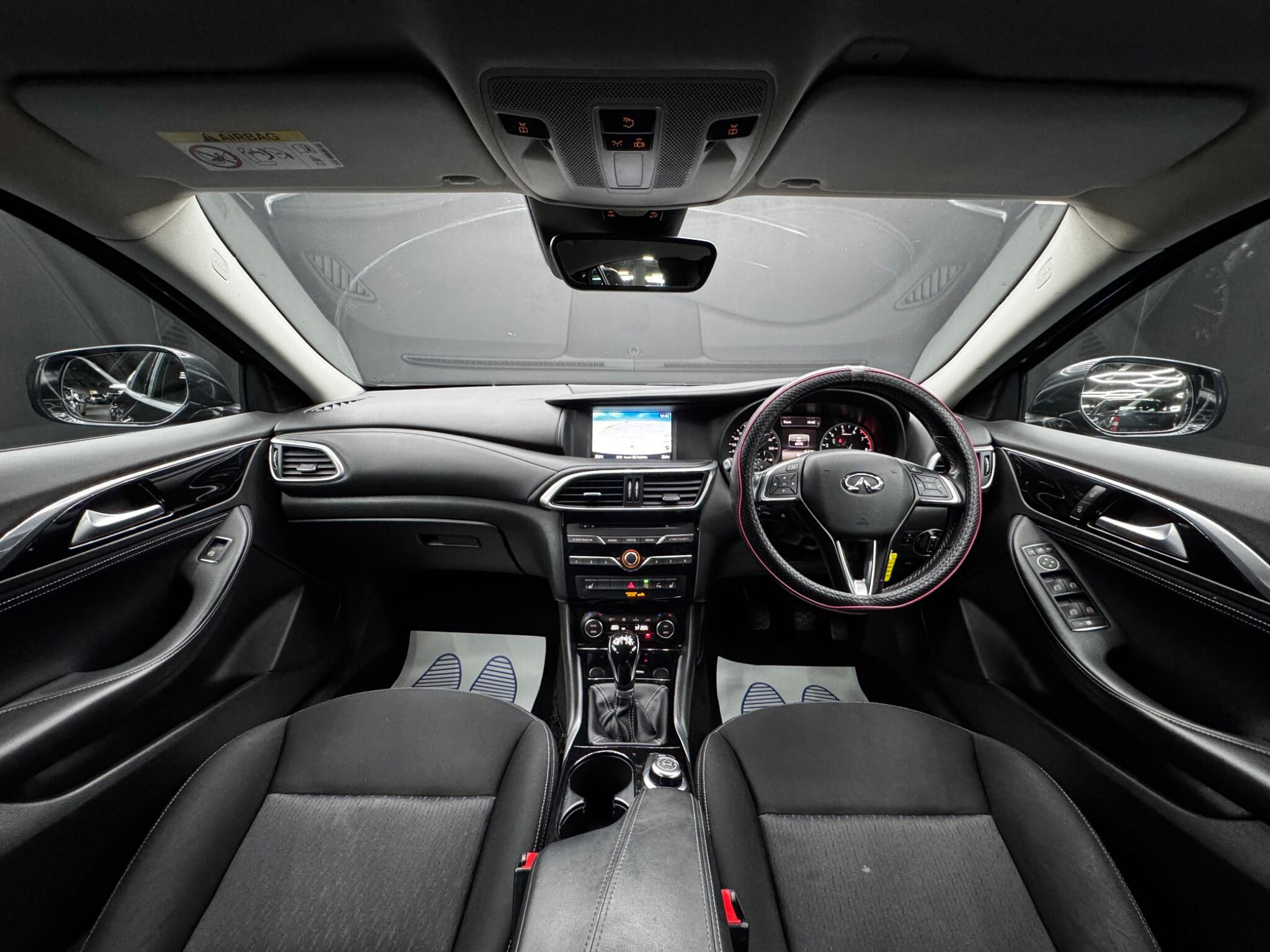 Infiniti Q30 view 17