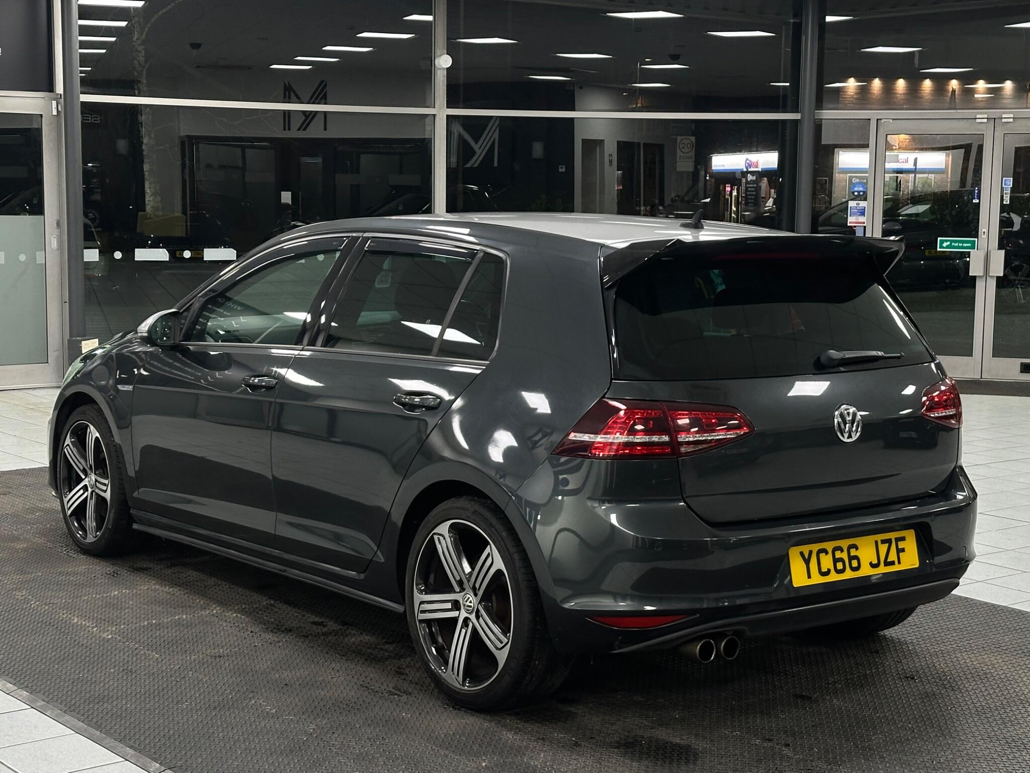 Volkswagen Golf view 10