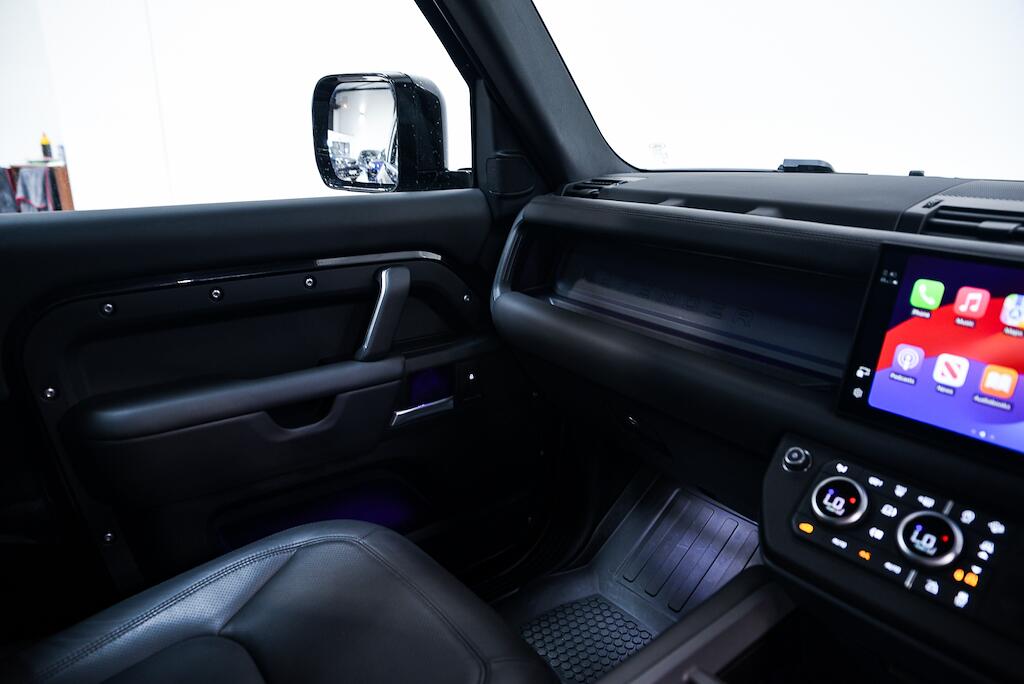 Land Rover Defender view 18