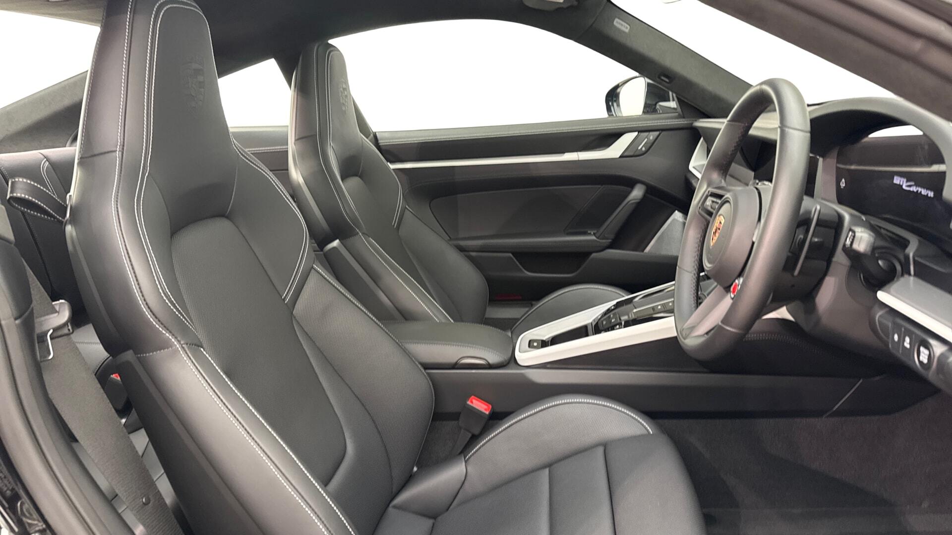 Porsche 911 view 11