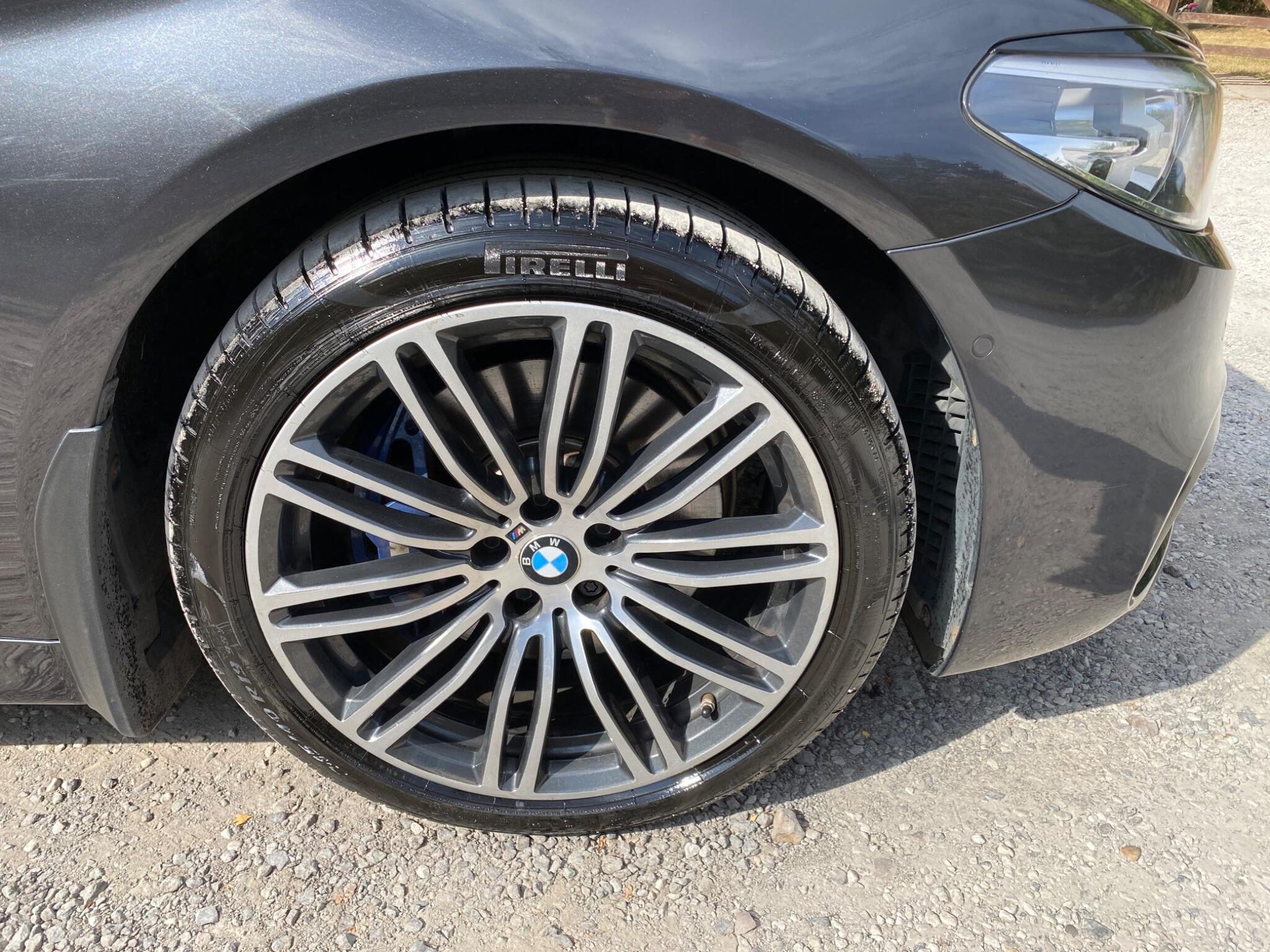 BMW 5 Series view 38