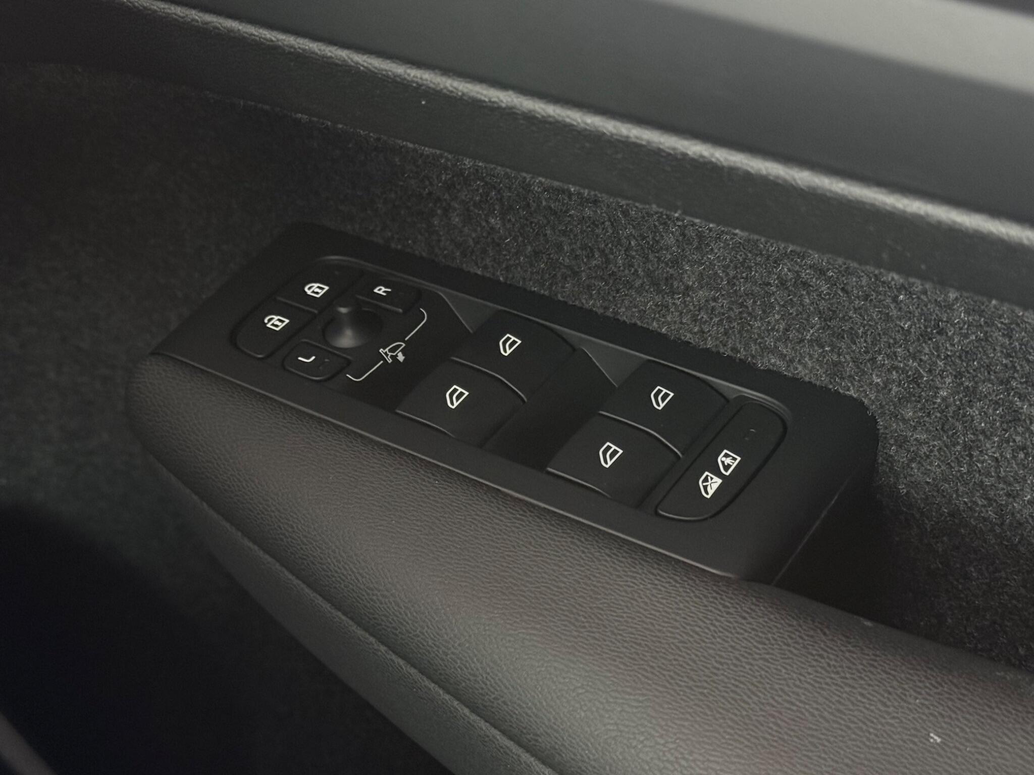 Volvo XC40 view 21