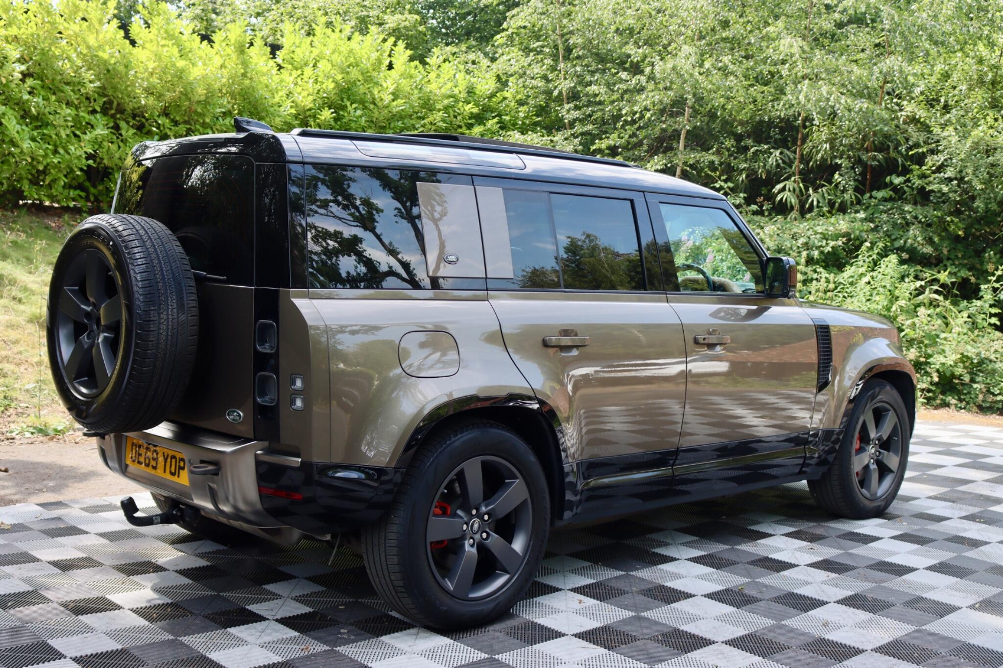 Land Rover Defender view 21