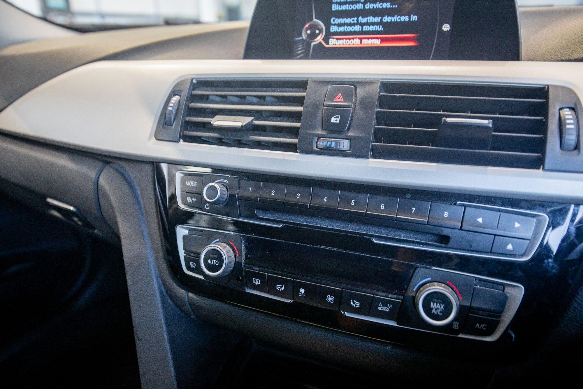 BMW 3 Series view 29
