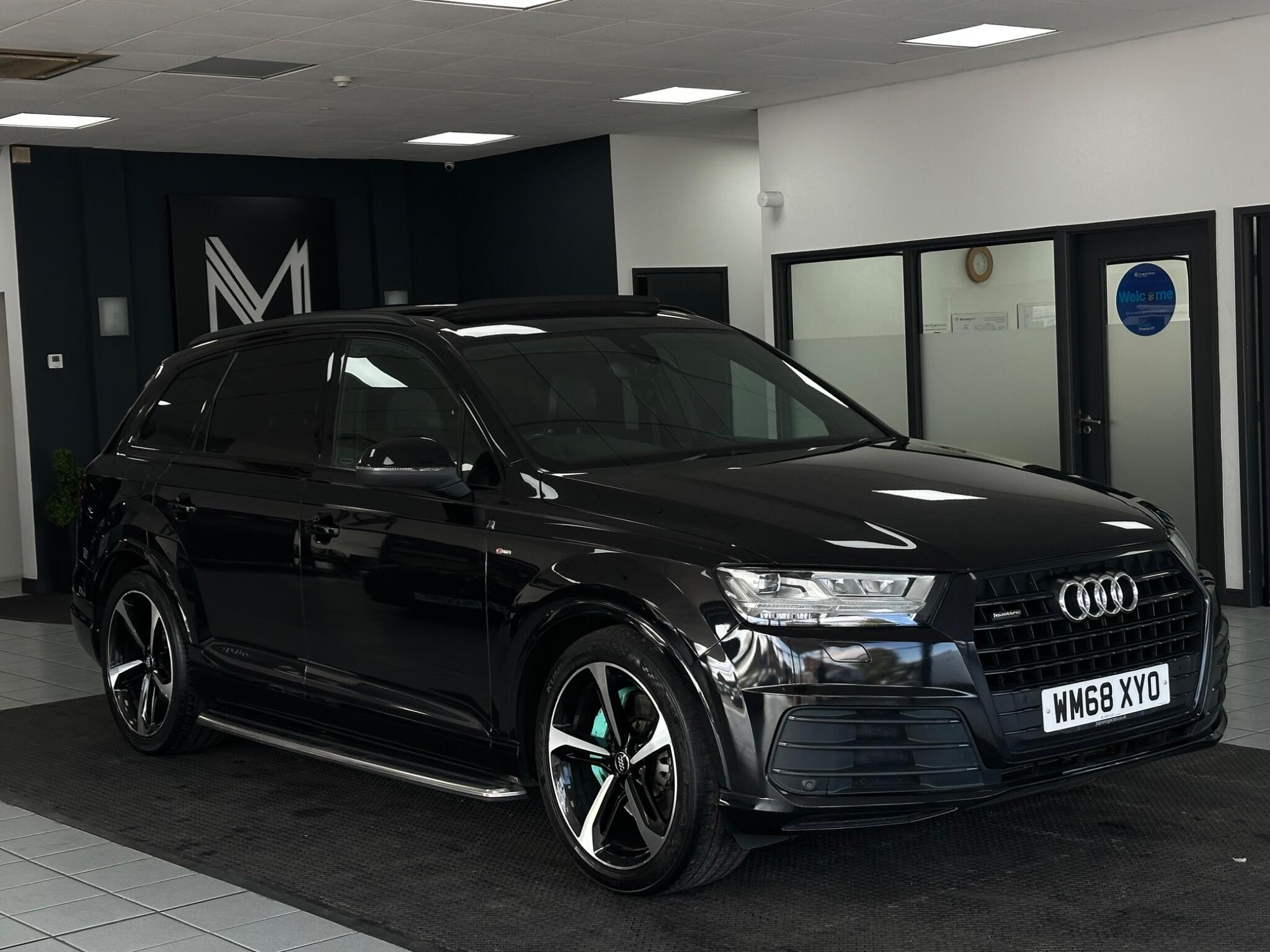 Audi Q7 view 2