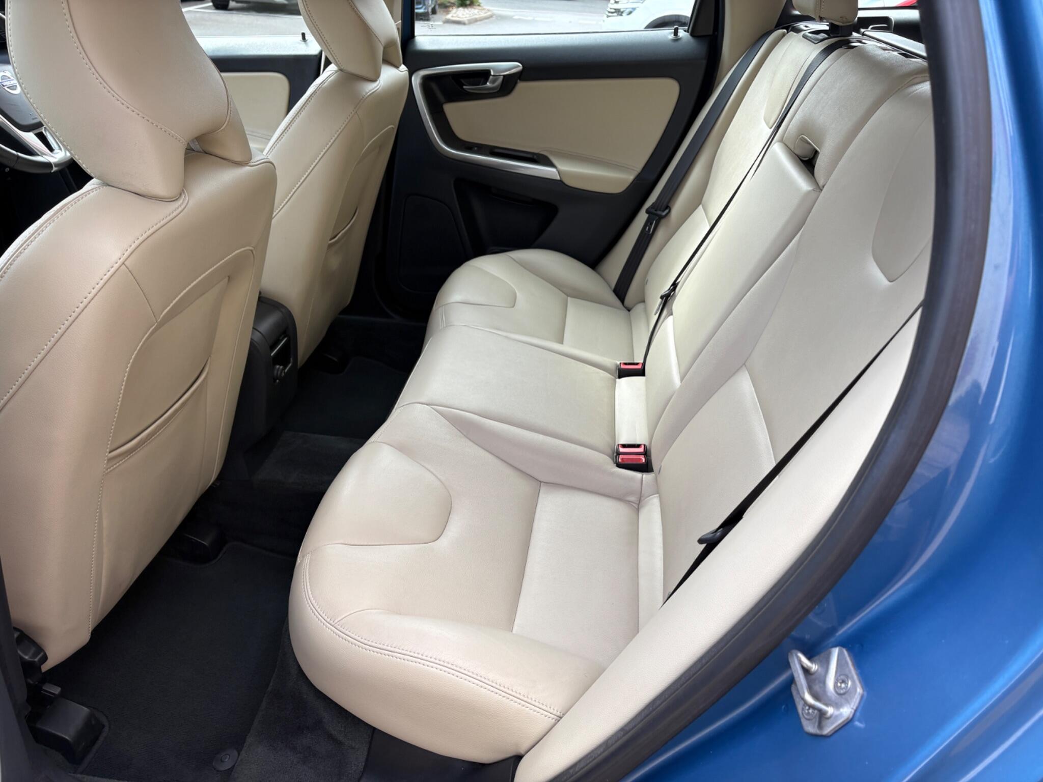 Volvo XC60 view 19