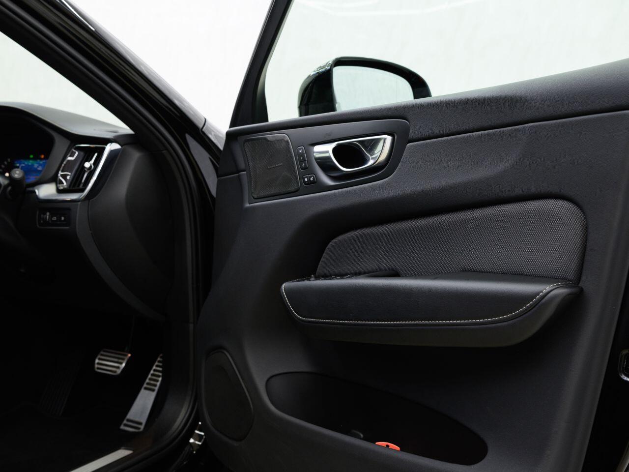 Volvo XC60 view 14