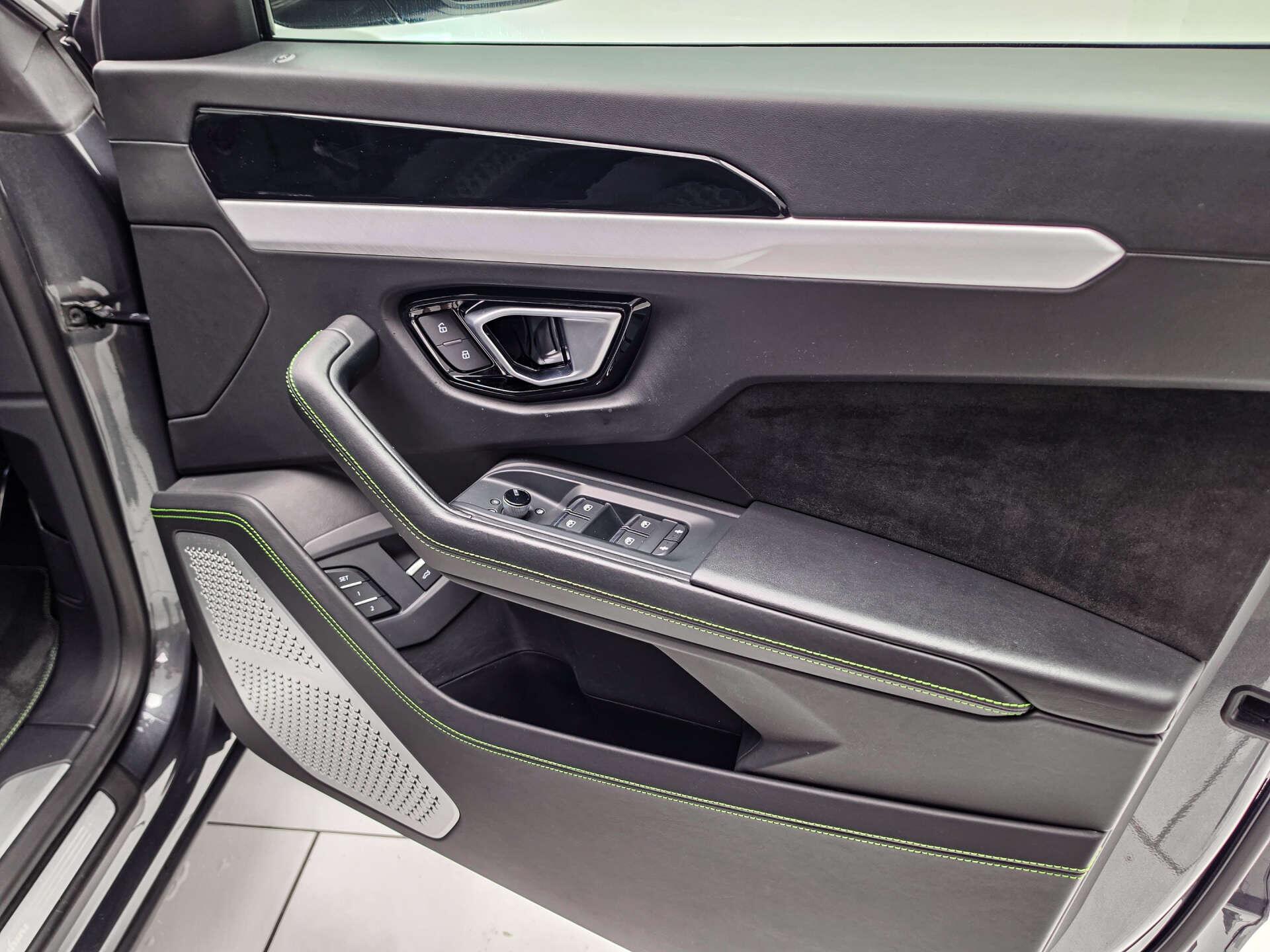 Lamborghini Urus view 19