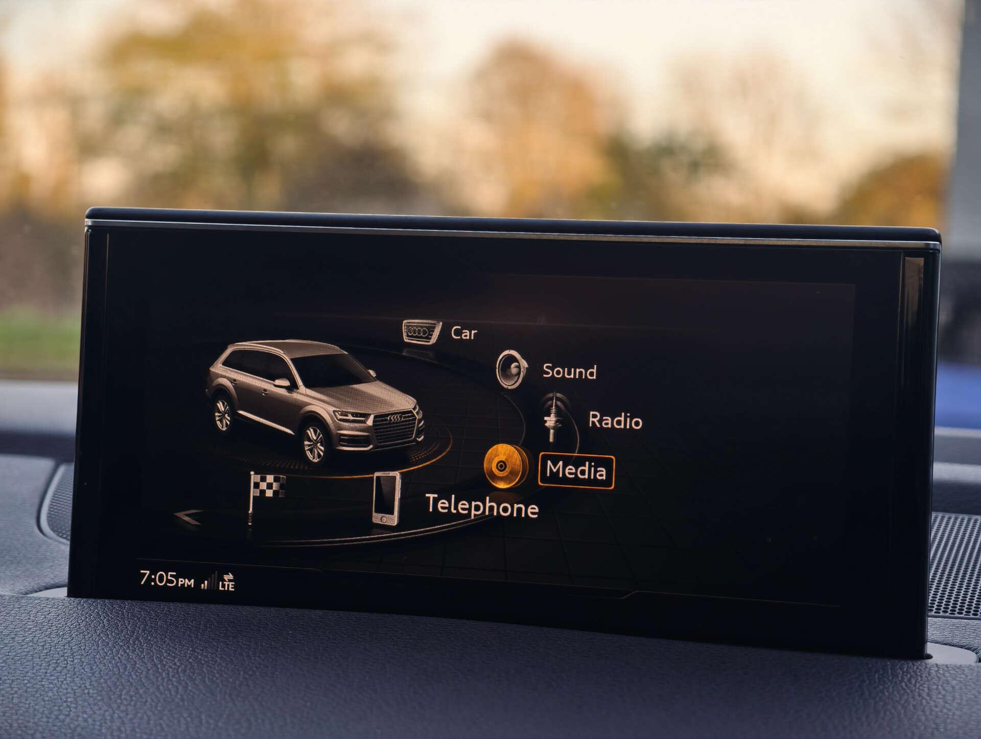 Audi SQ7 view 37