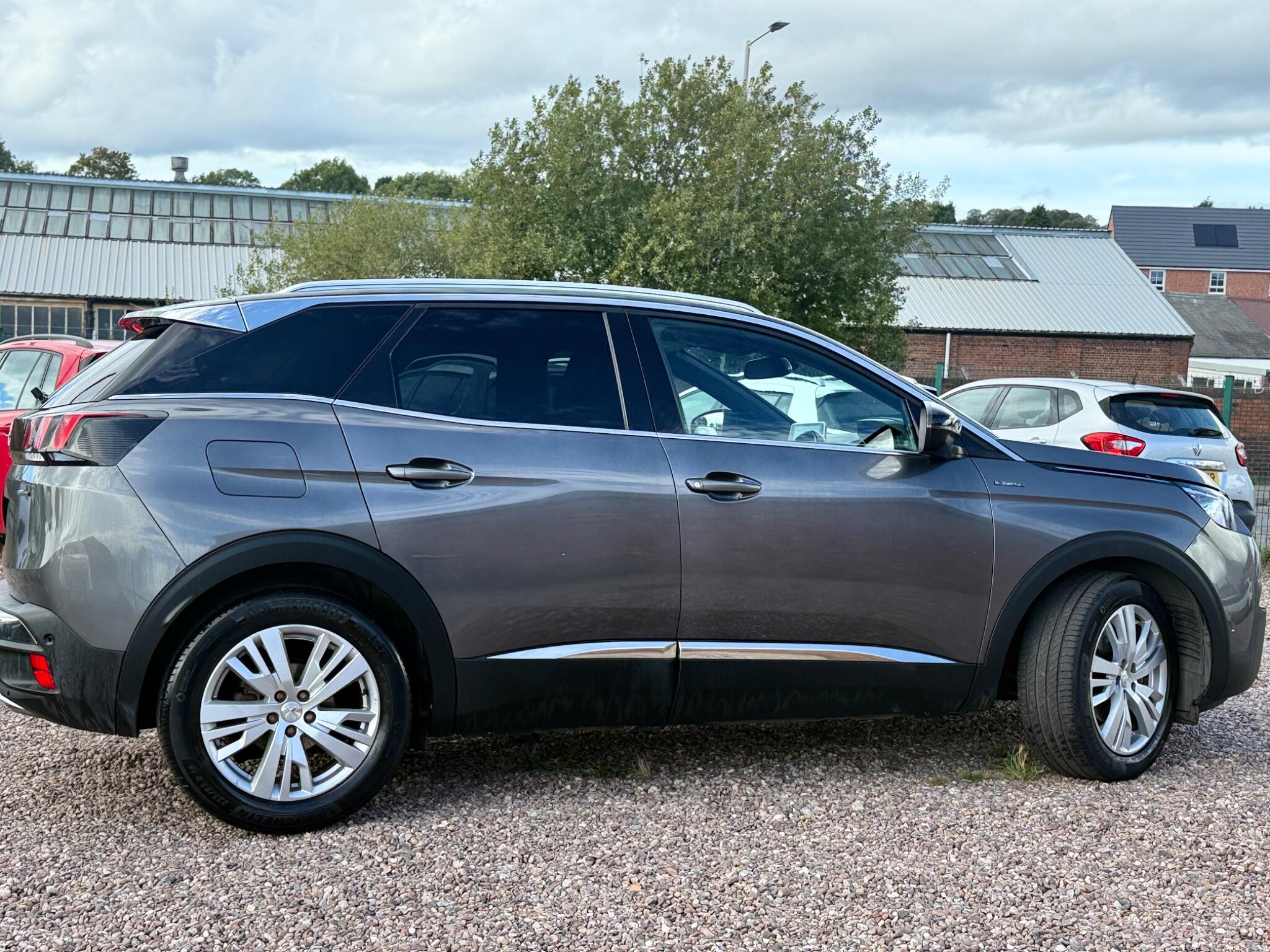 Peugeot 3008 view 9