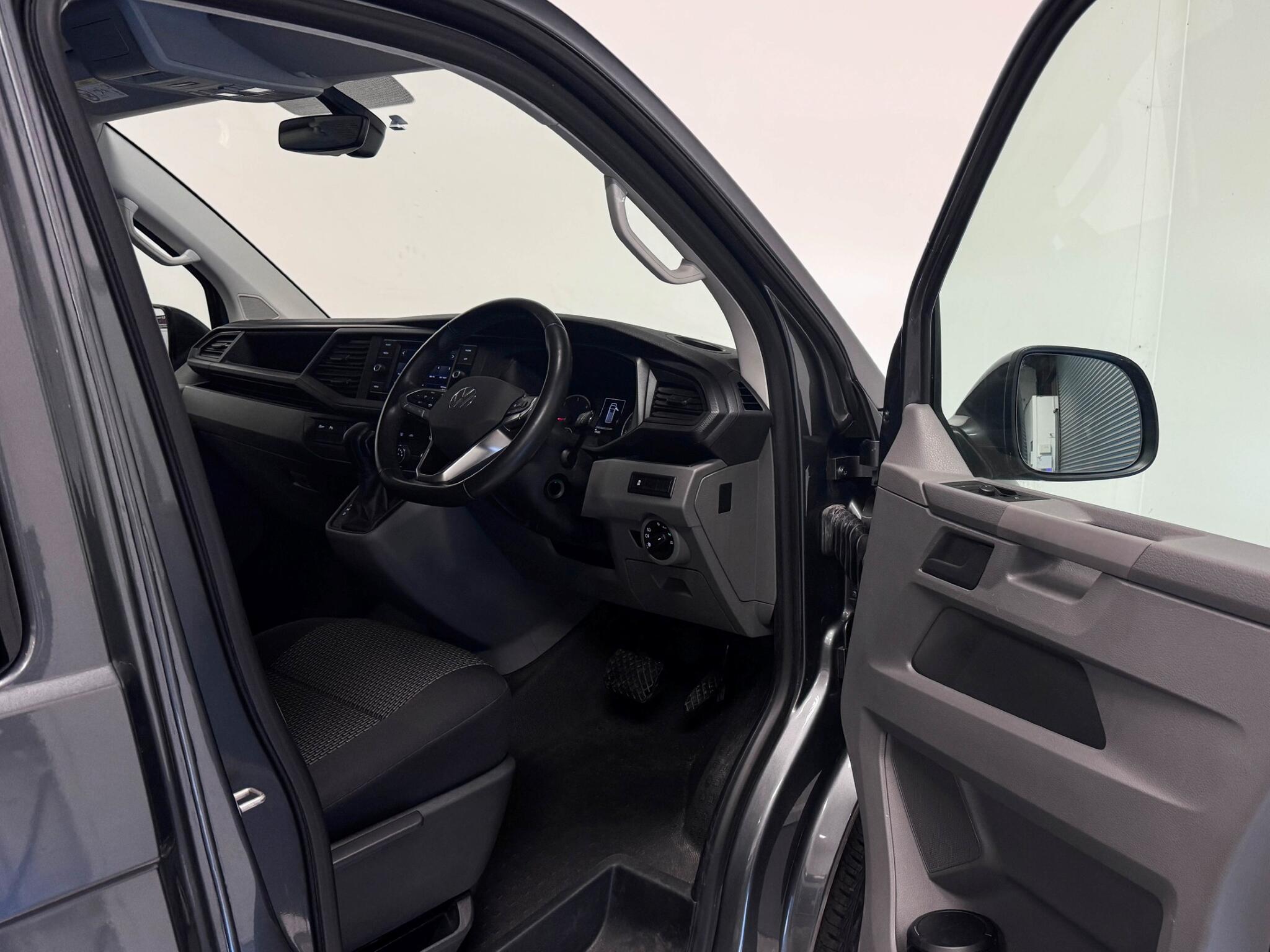 Volkswagen Transporter view 14